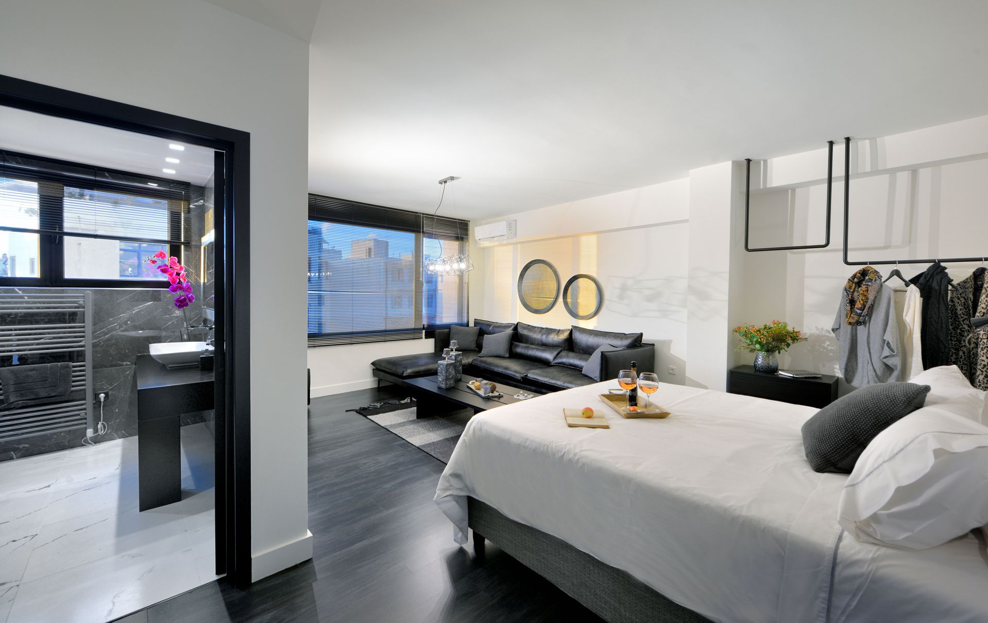 Ater Albus Junior Suite