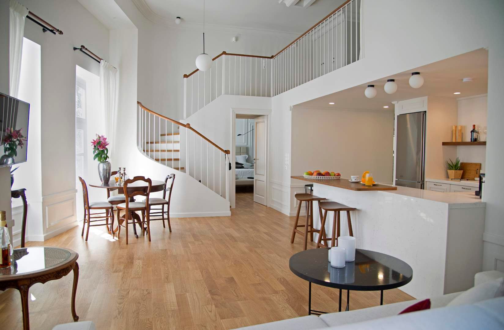 Voreas | 2 Bedroom Suite Apartment with Ermou Str View