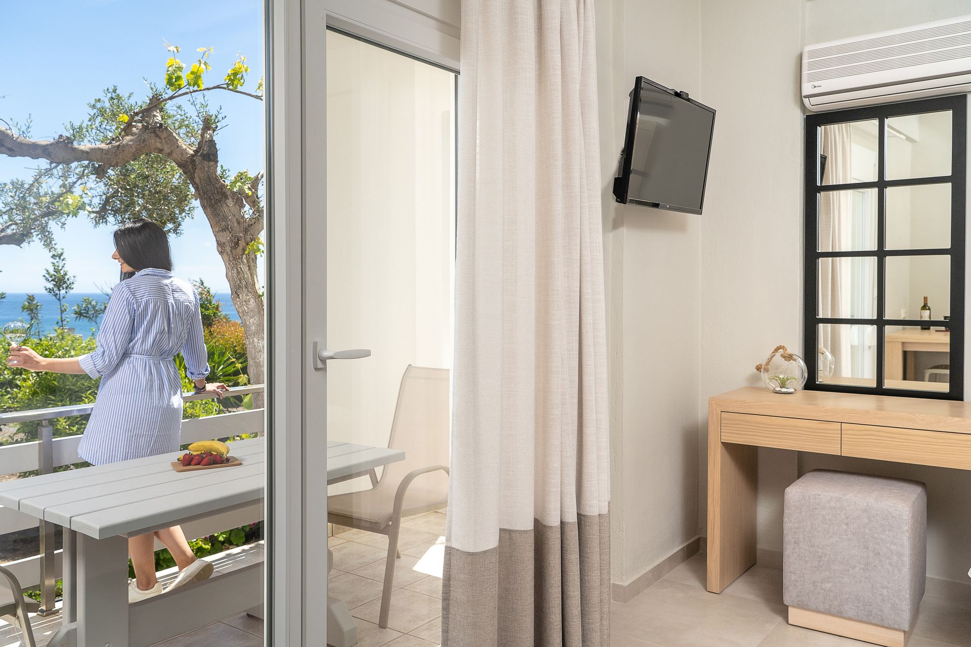 One Bedroom Sea View Apartment