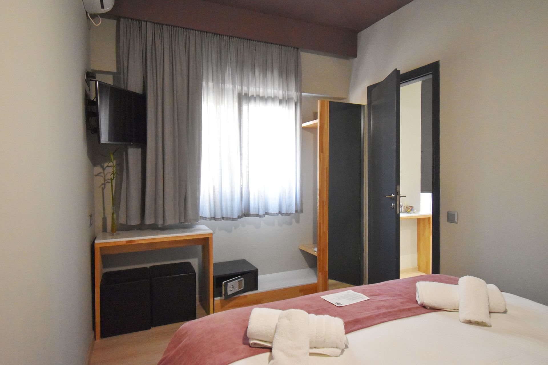 Be My Guest Athens - SUi - 7