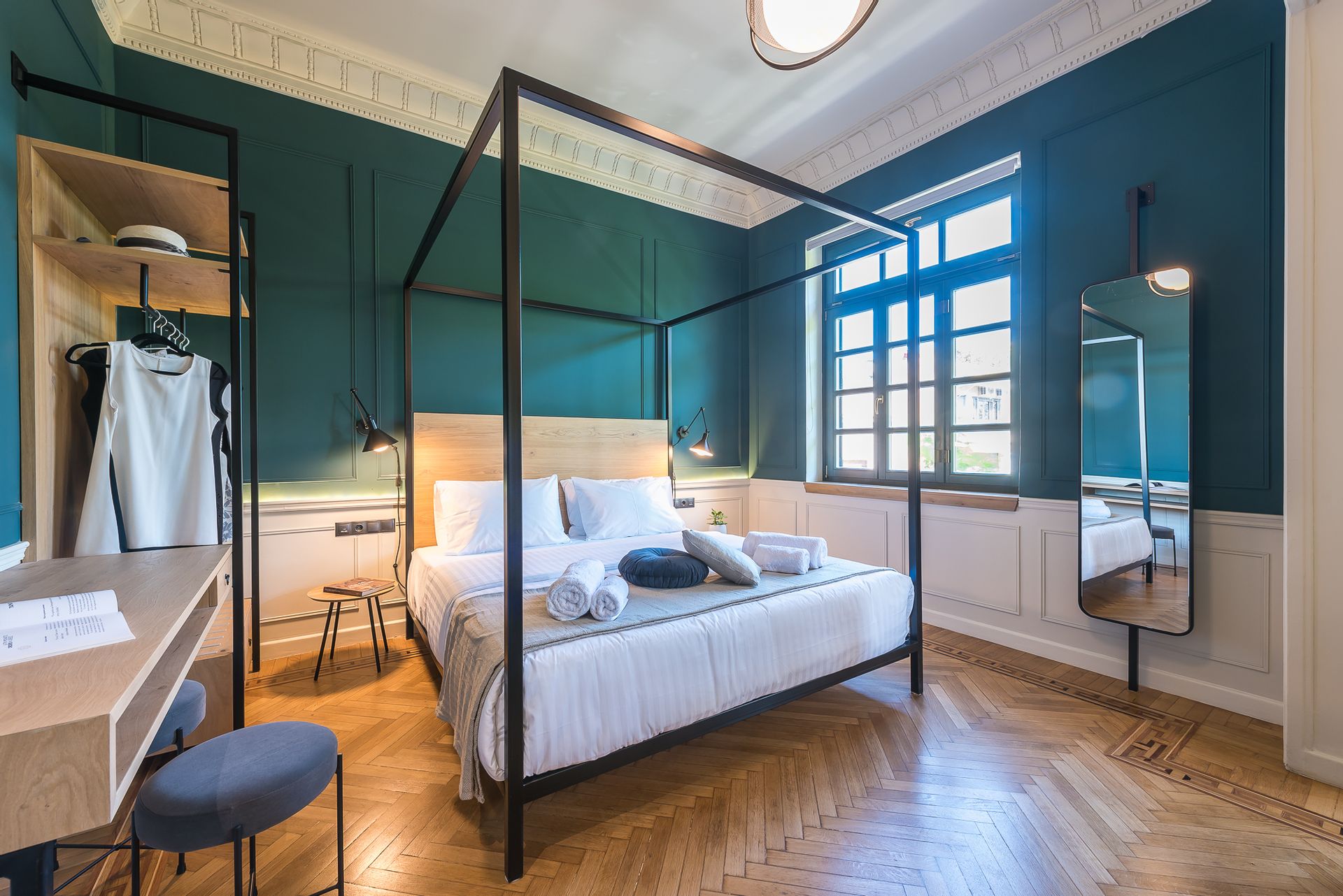 Junior Suite (Music Box)
