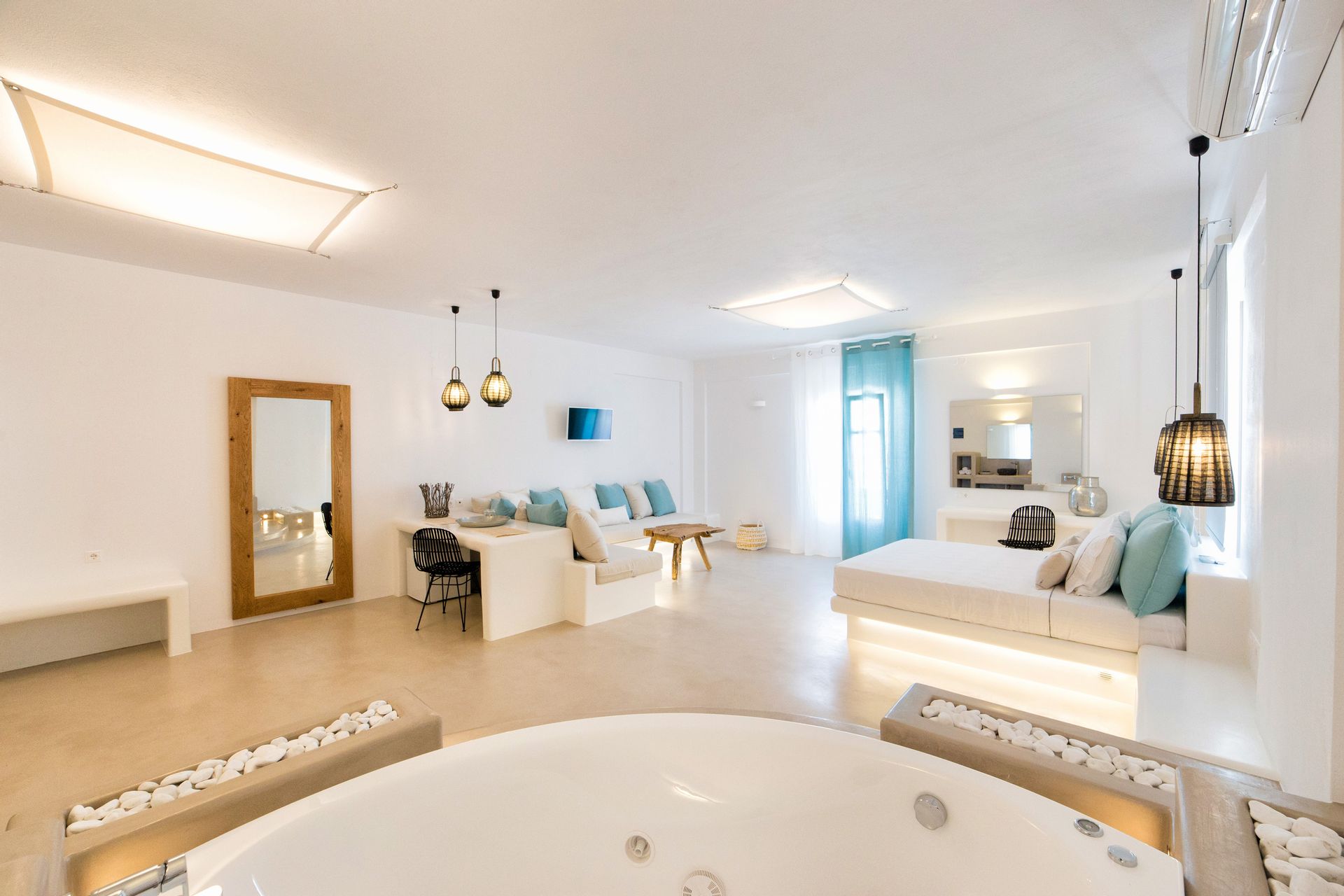 Luxury Suite with Sea View and Indoor Jacuzzi