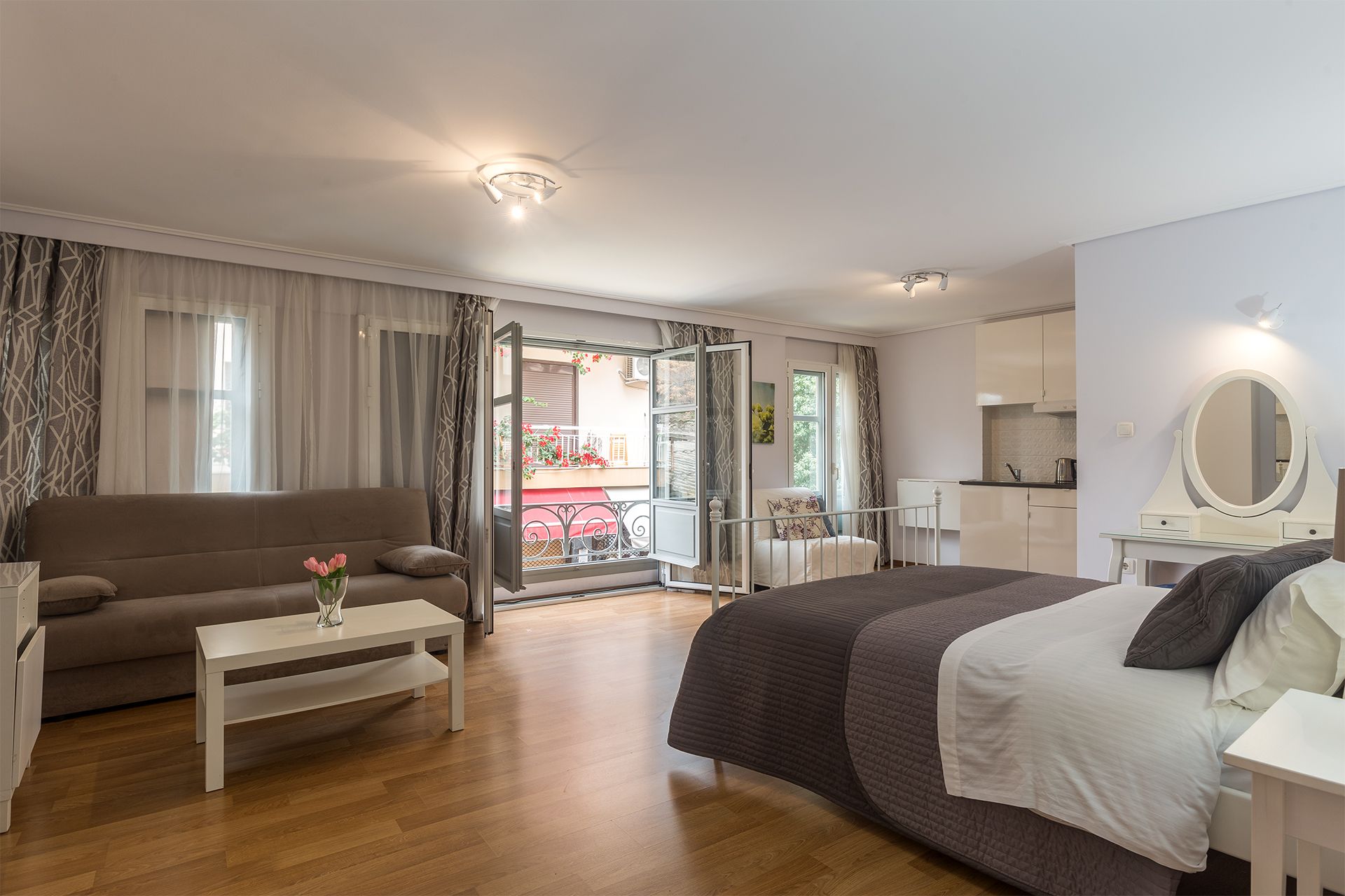 Romantic Room / One bedroom Apartment 40 sqm / Navarxou Apostolou 13