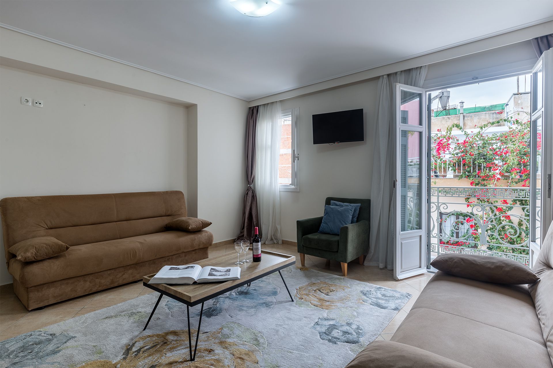 Charming Suite / Two bedrooms Apartment 70 sqm / Navarxou Apostolou 13