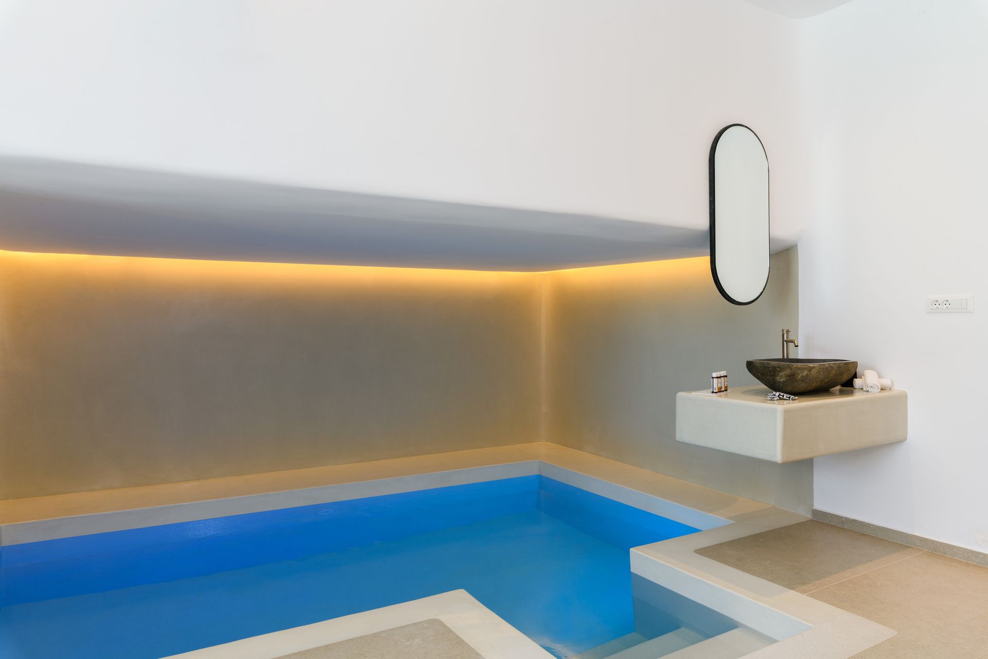 Deluxe Suite with Indoor & Outdoor private pool