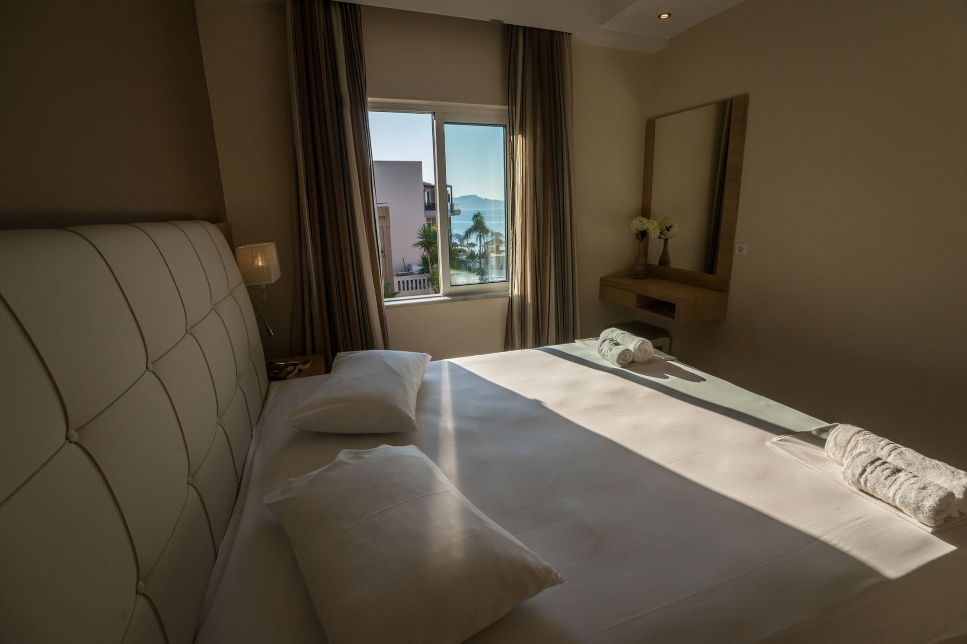 Golden Bay Suites - 1BEDSV - 2