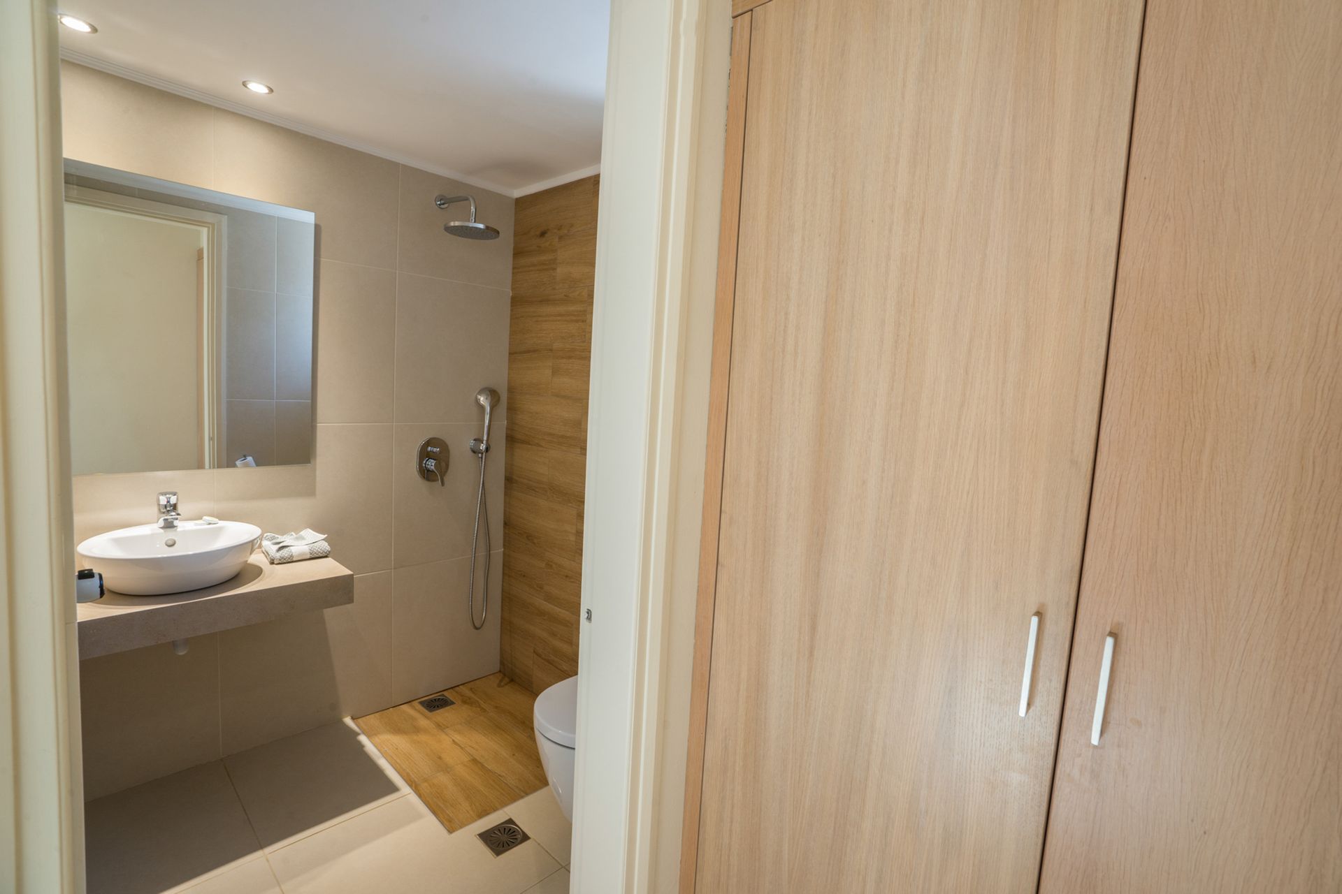 Golden Bay Suites - 1BEDSV - 9