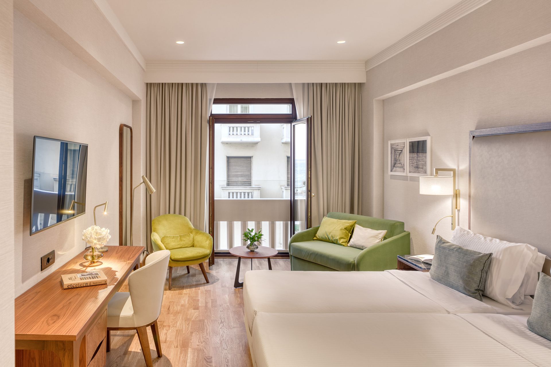 Superior Side View Triple Room