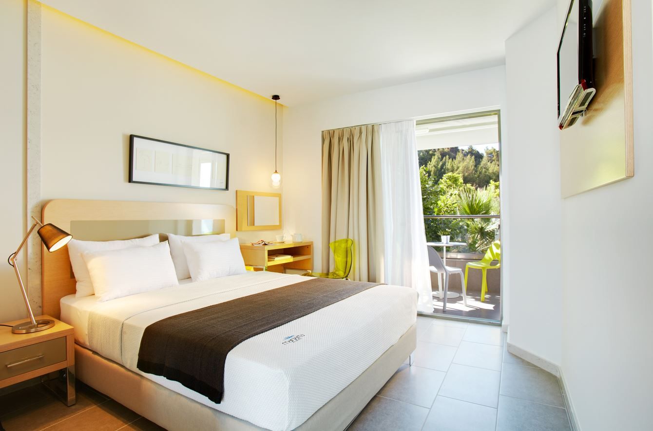 Deluxe Room with Side Sea View