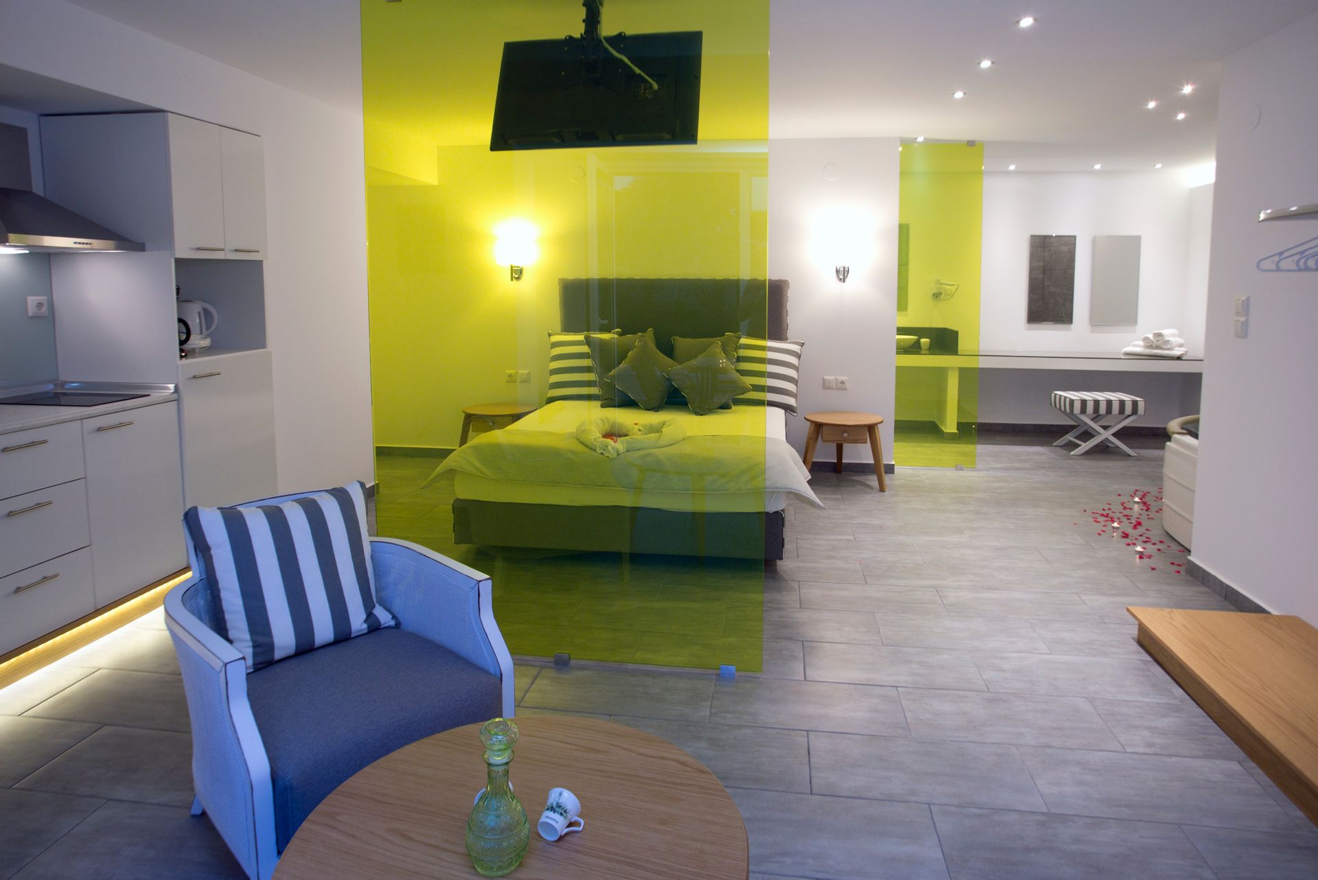 Suites with Outdoor Jacuzzi
