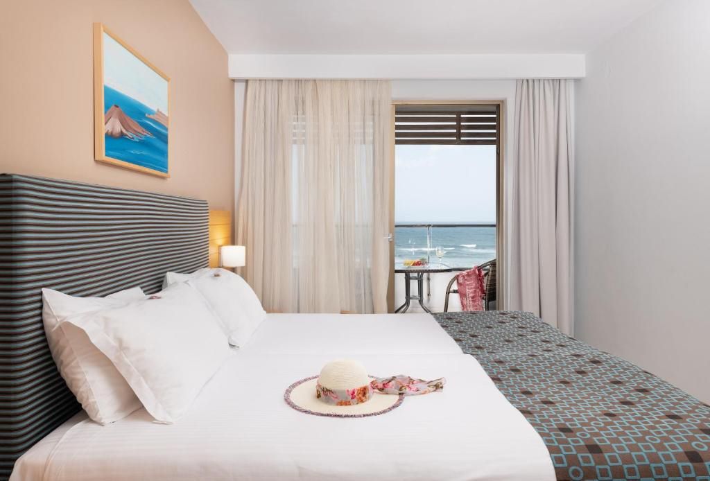 One Bedroom Apartment with Sea View