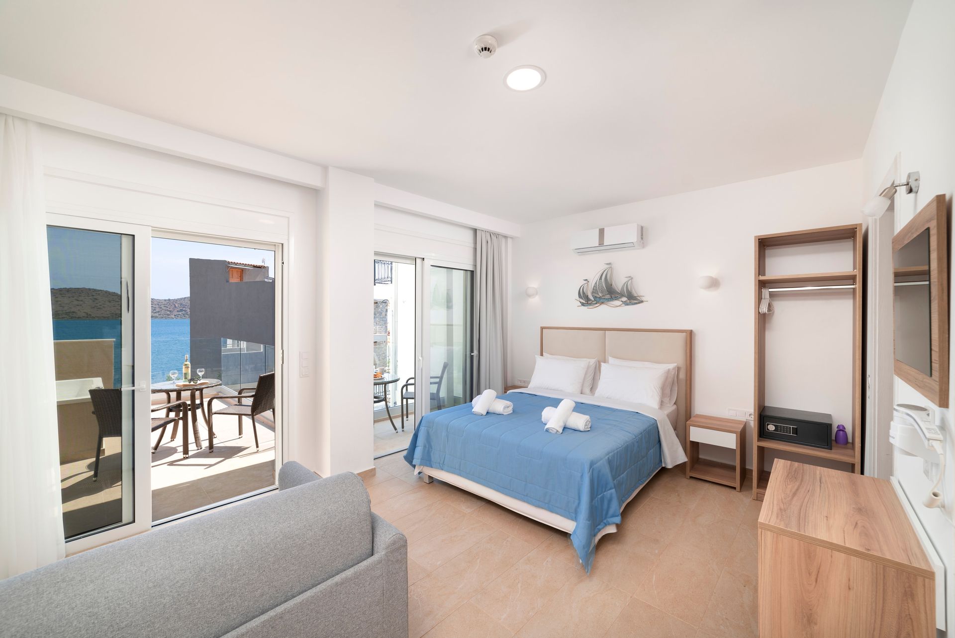 Junior Suite with outdoor Jetted Tub SV (Penelope Cleo Nefeli Aphrodite Seleni)