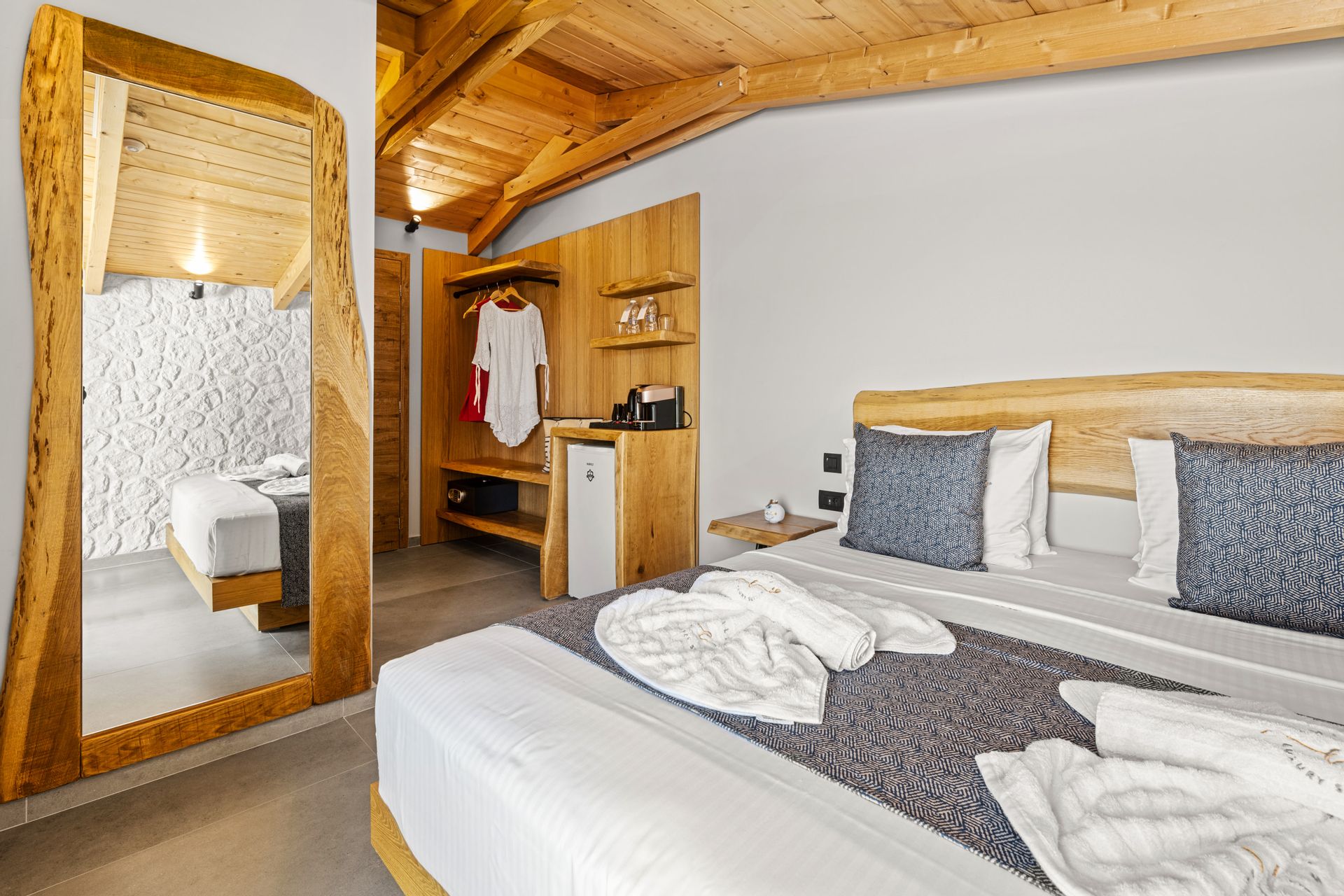 Emily’s Luxury Suites - LOFTGV - 3