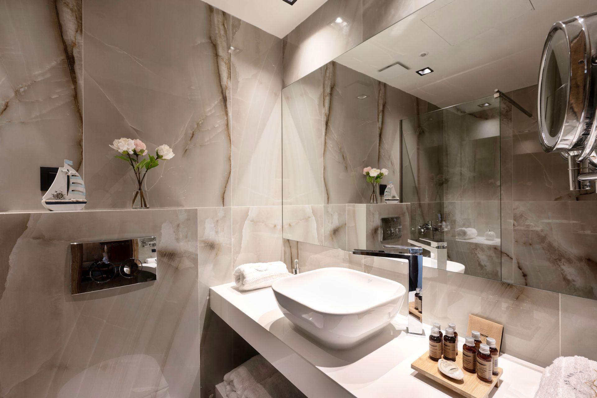 Emily’s Luxury Suites - LOFTGV - 4