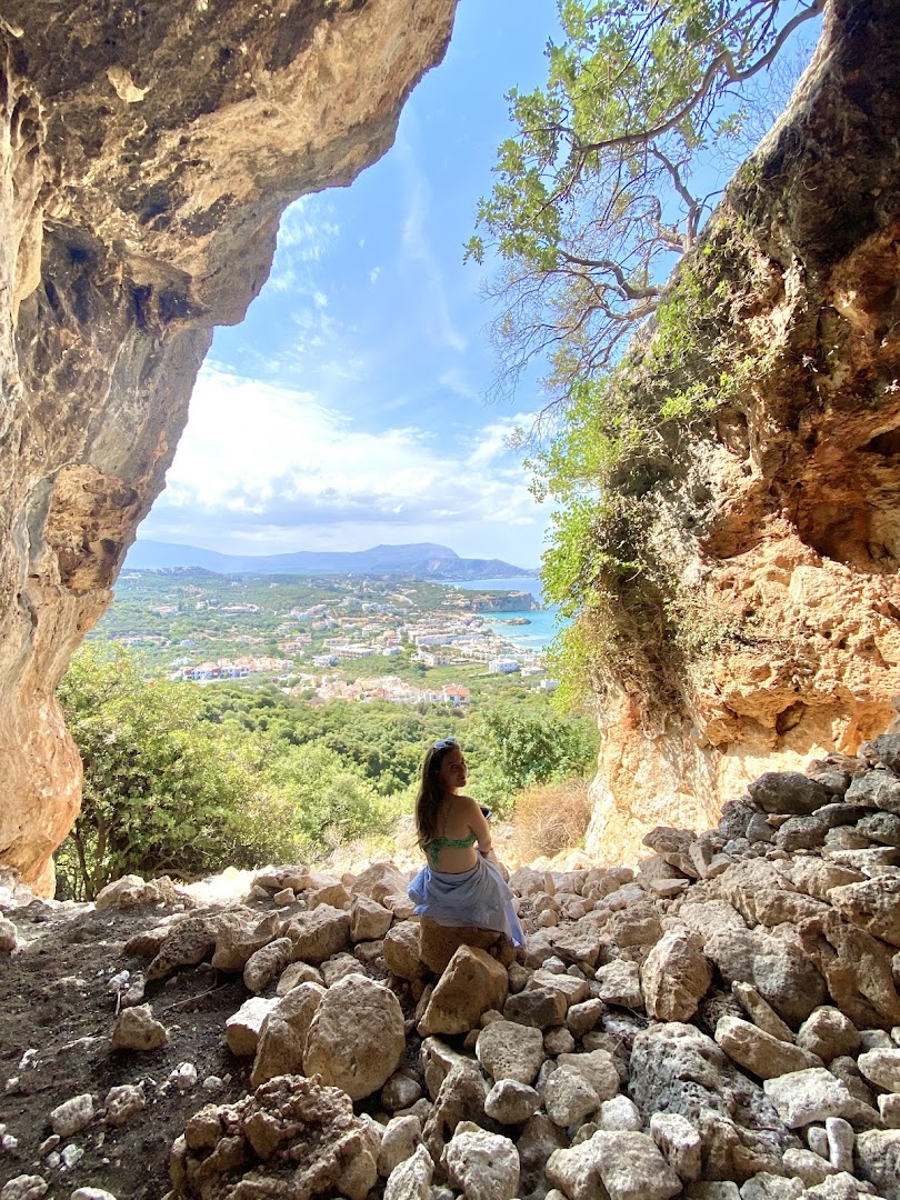 Kourvelos Cave, Larissa