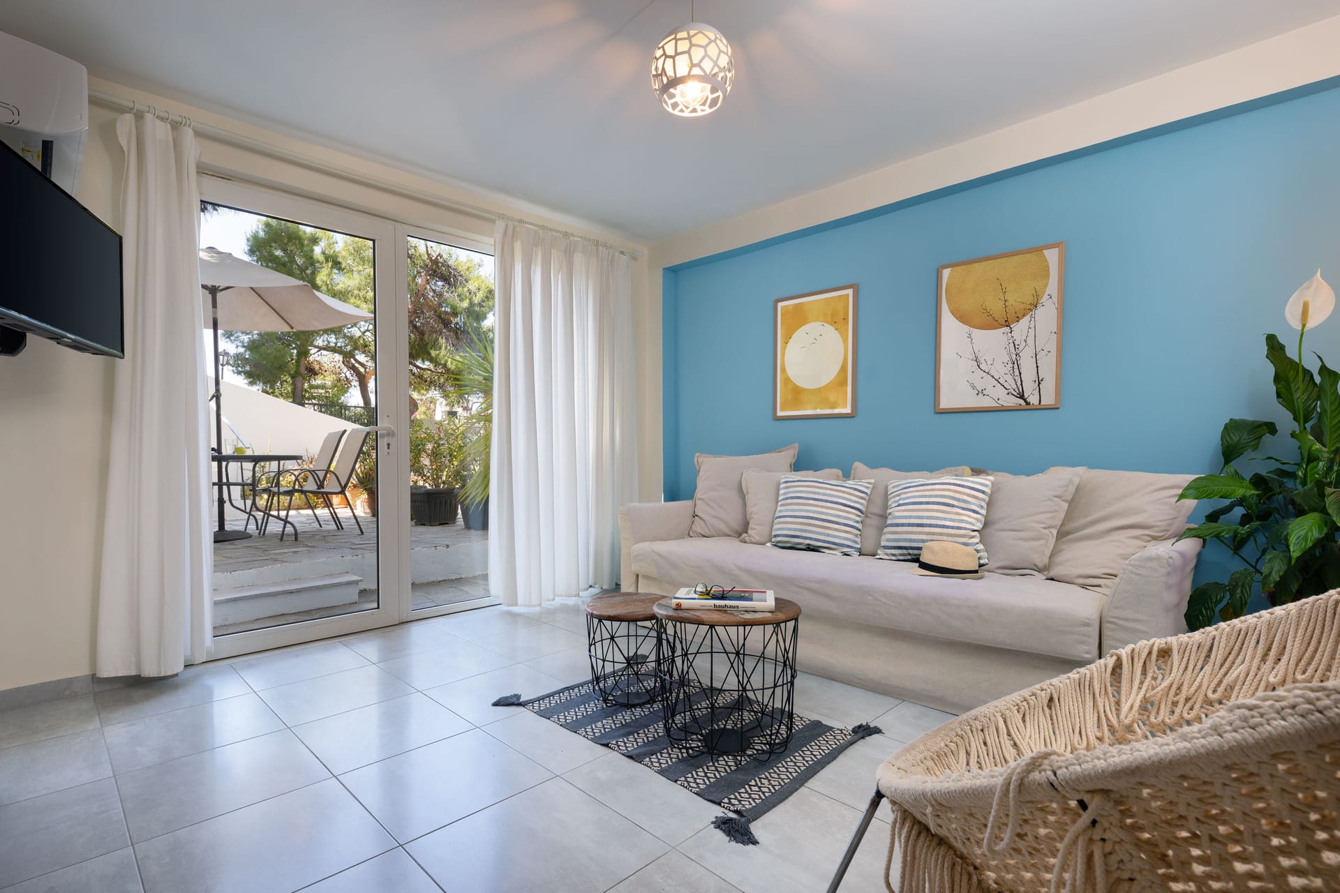 Two Bedroom Apartment with Garden (Vouliagmeni Stylish Homes)