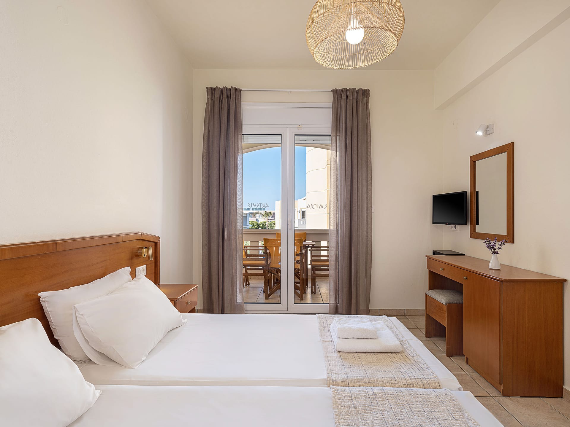 Artemis Apartments - 1825AP - 2