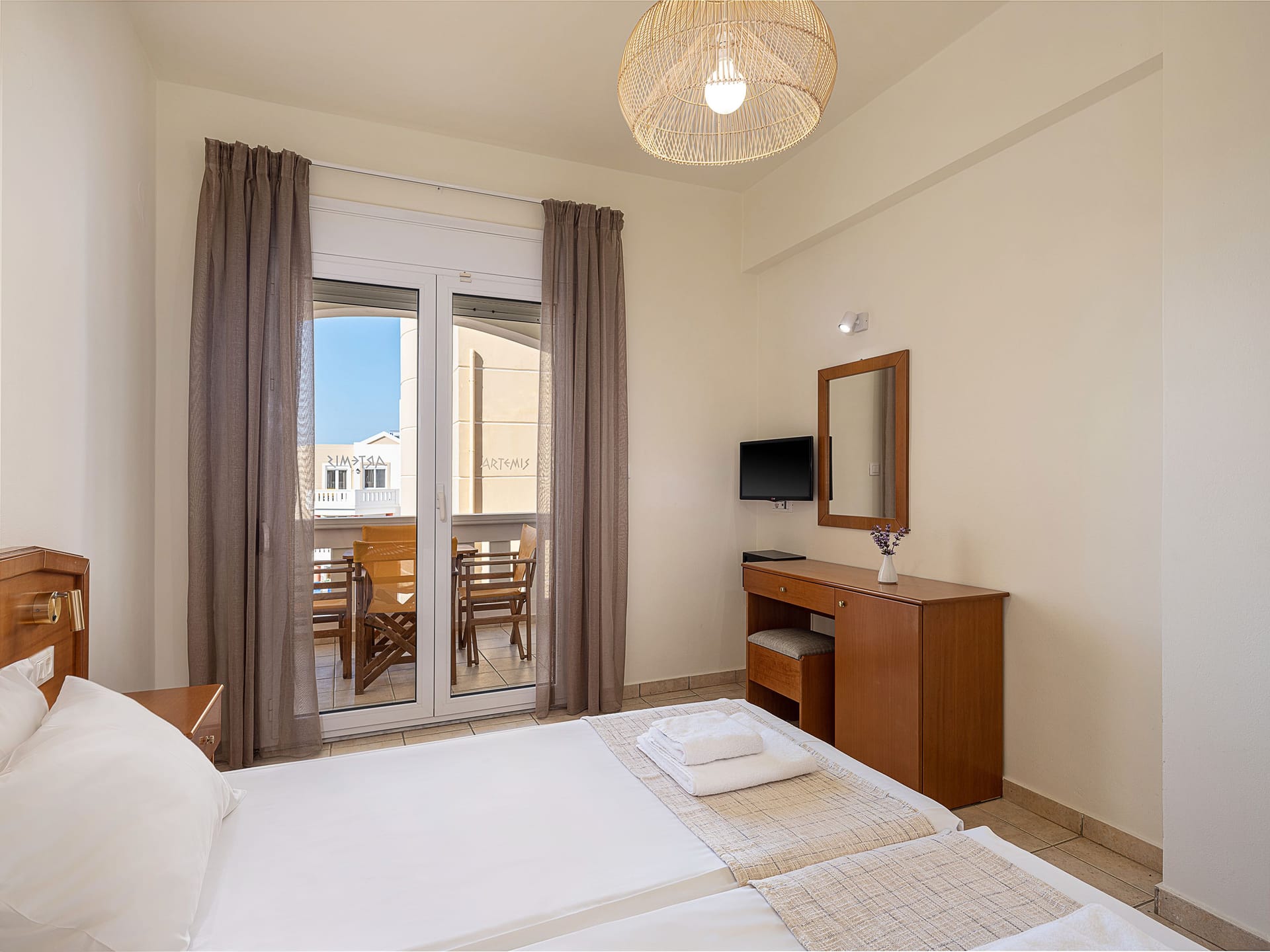 Artemis Apartments - 1825AP - 3