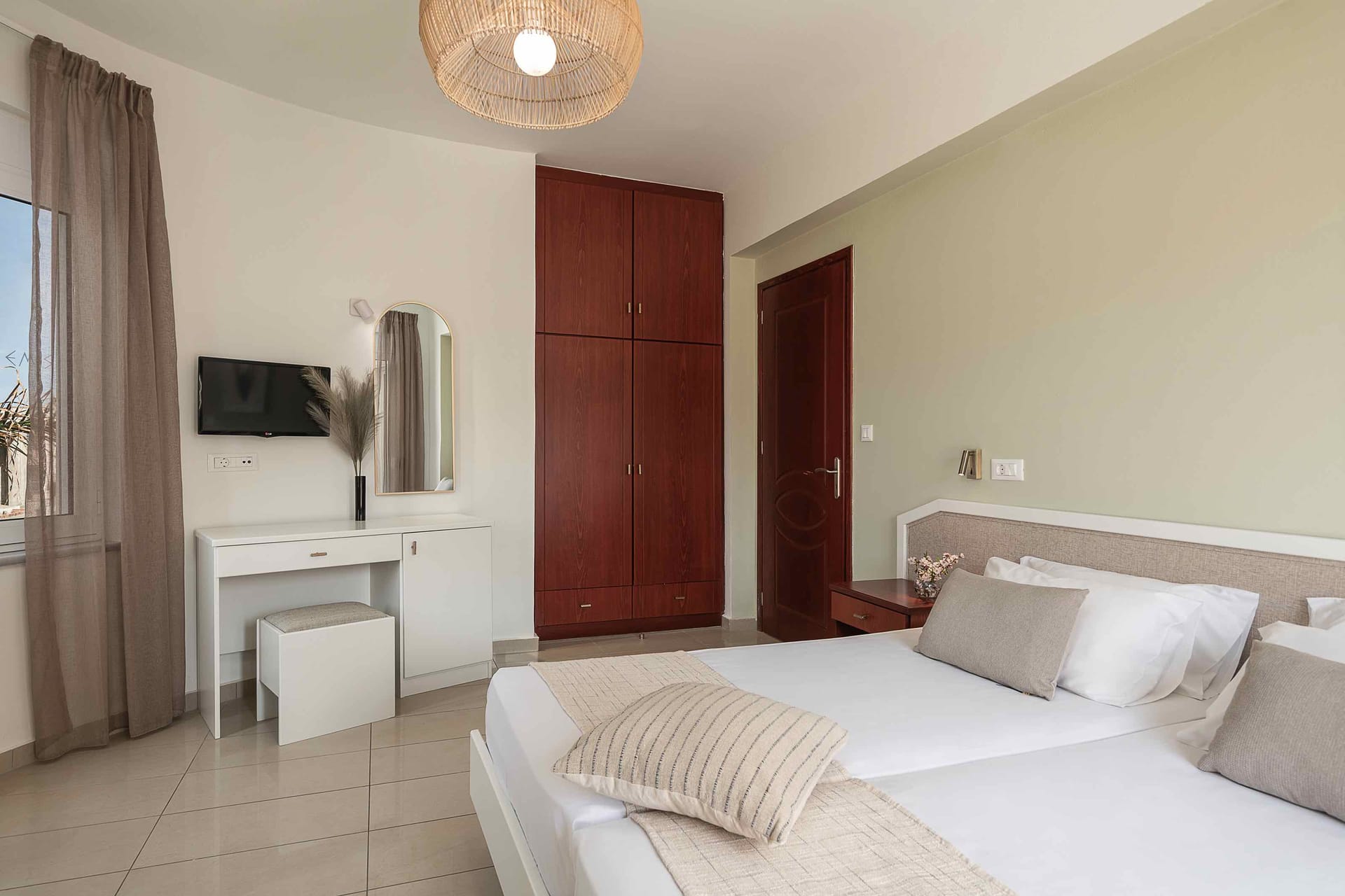 Artemis Apartments - DLXST - 4