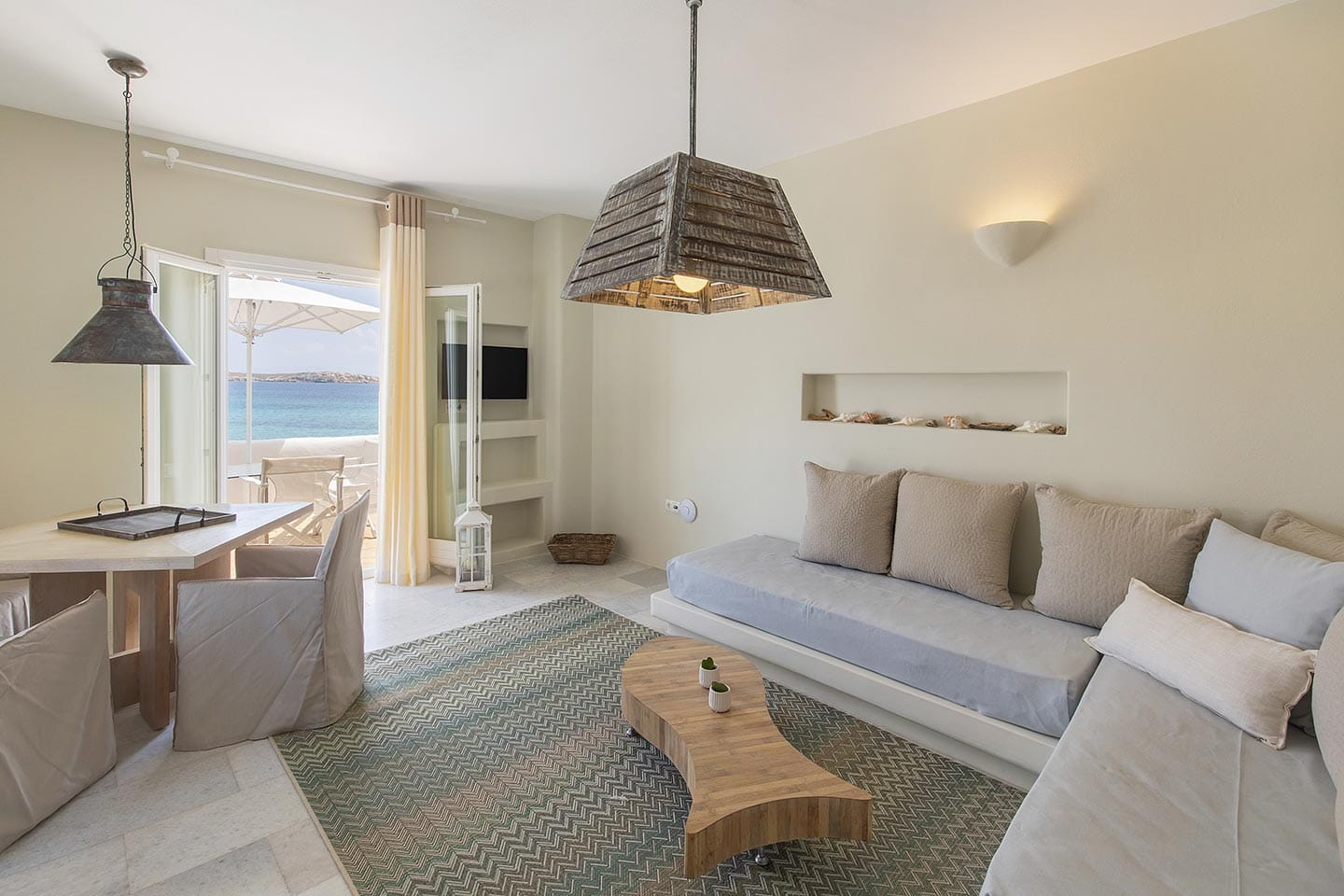 Seafront Superior Deluxe Suite (4 pax)