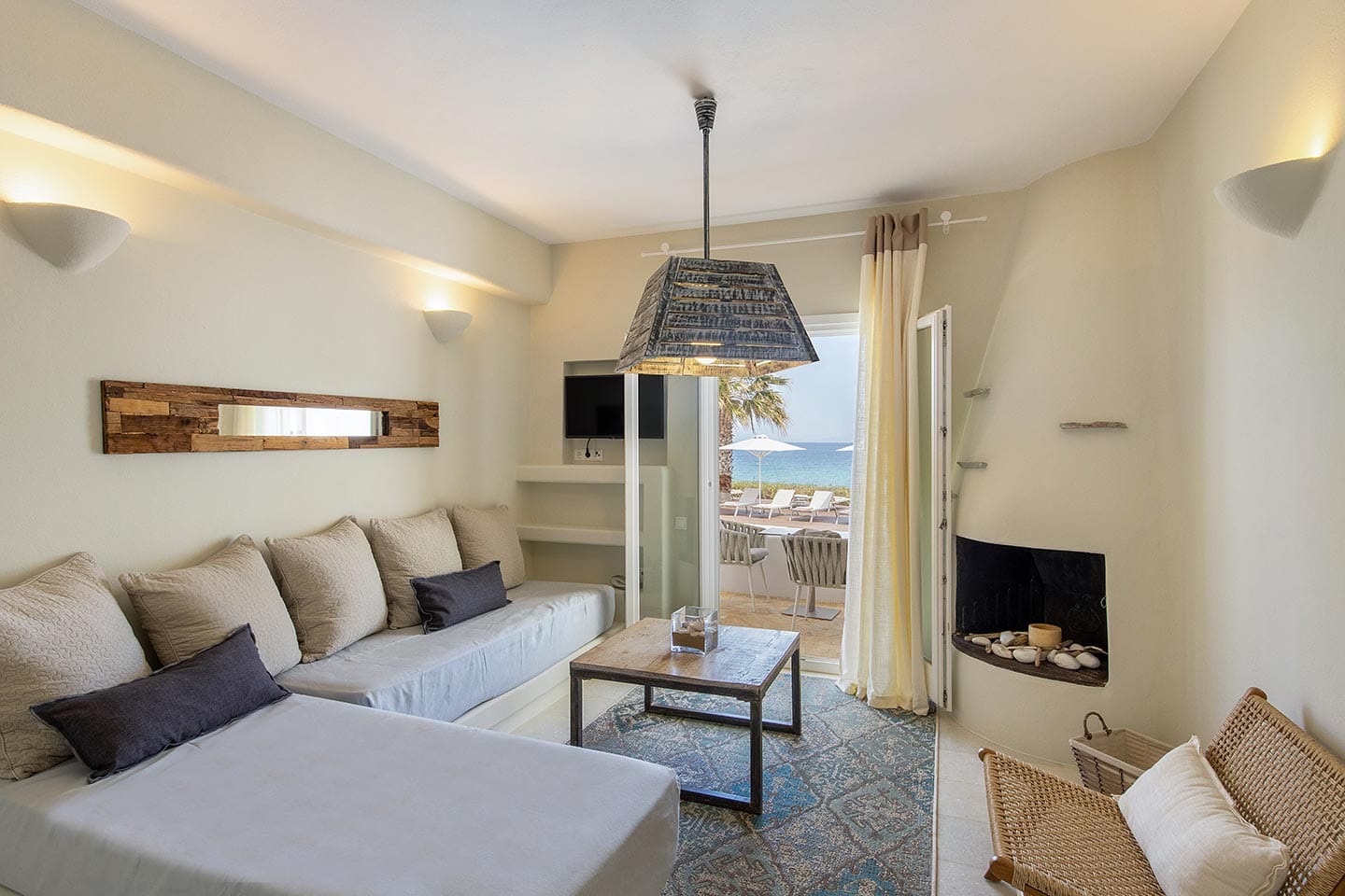 Seafront Superior Deluxe Suite (5 pax)