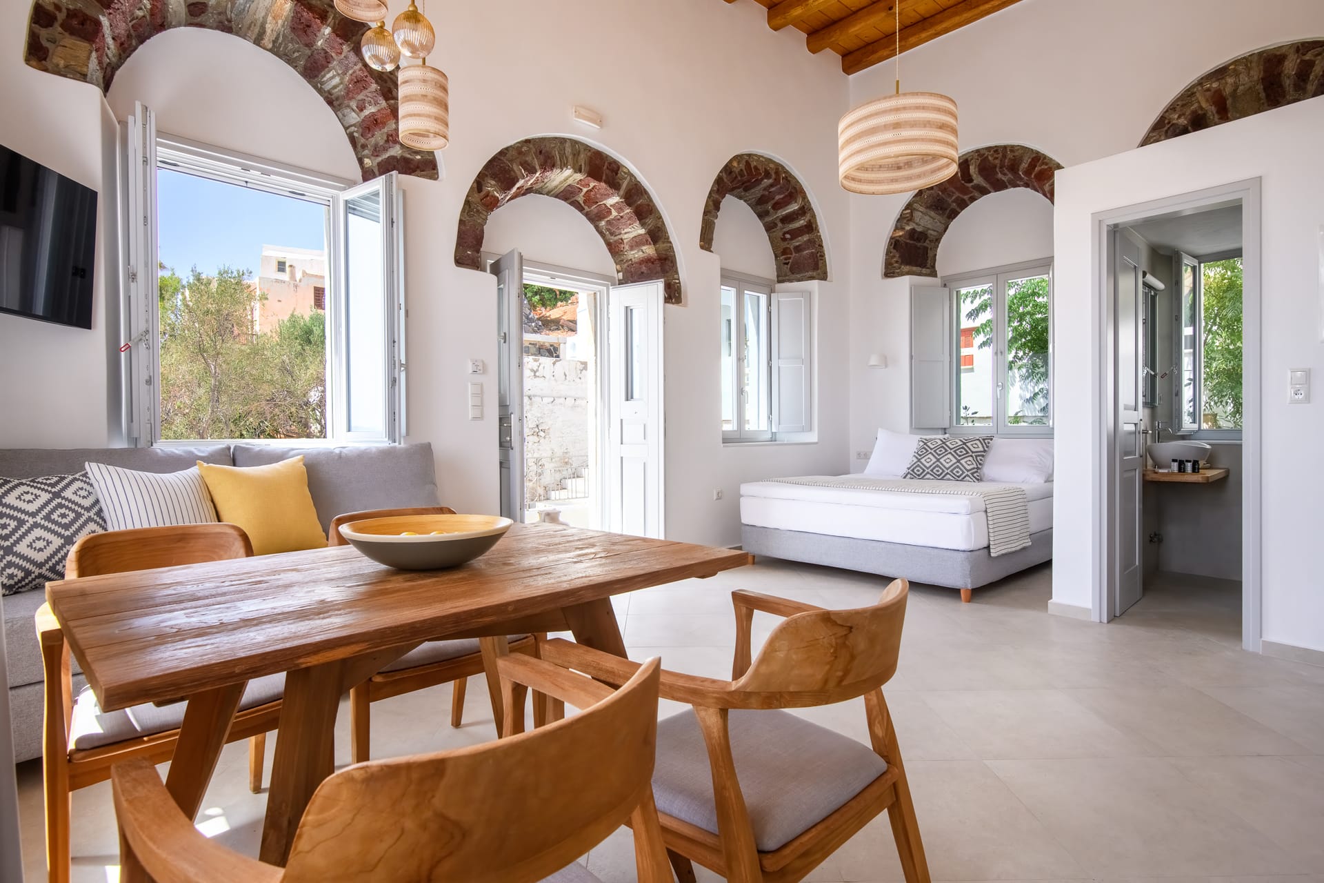 Deluxe Apartment with Sea View Balcony – King Bed
