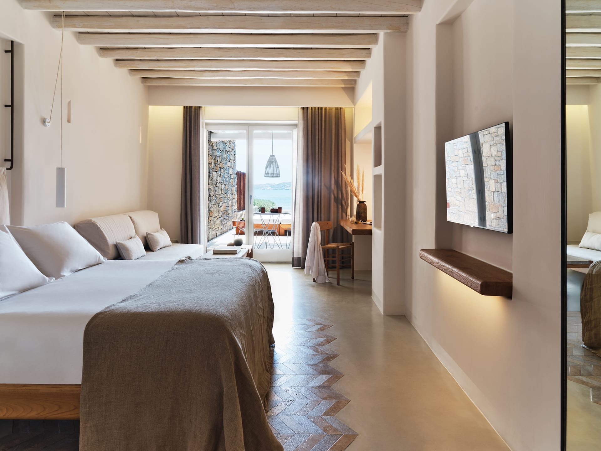 The Coast Beachfront Suite with Jetted Tub