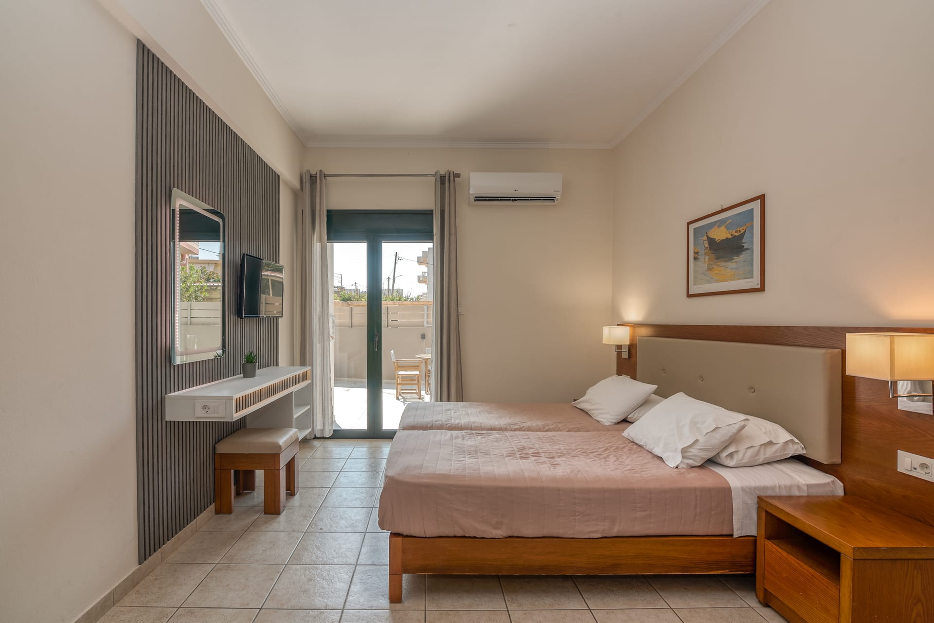 Deluxe Studio with Outdoor Jacuzzi on the Ground Floor