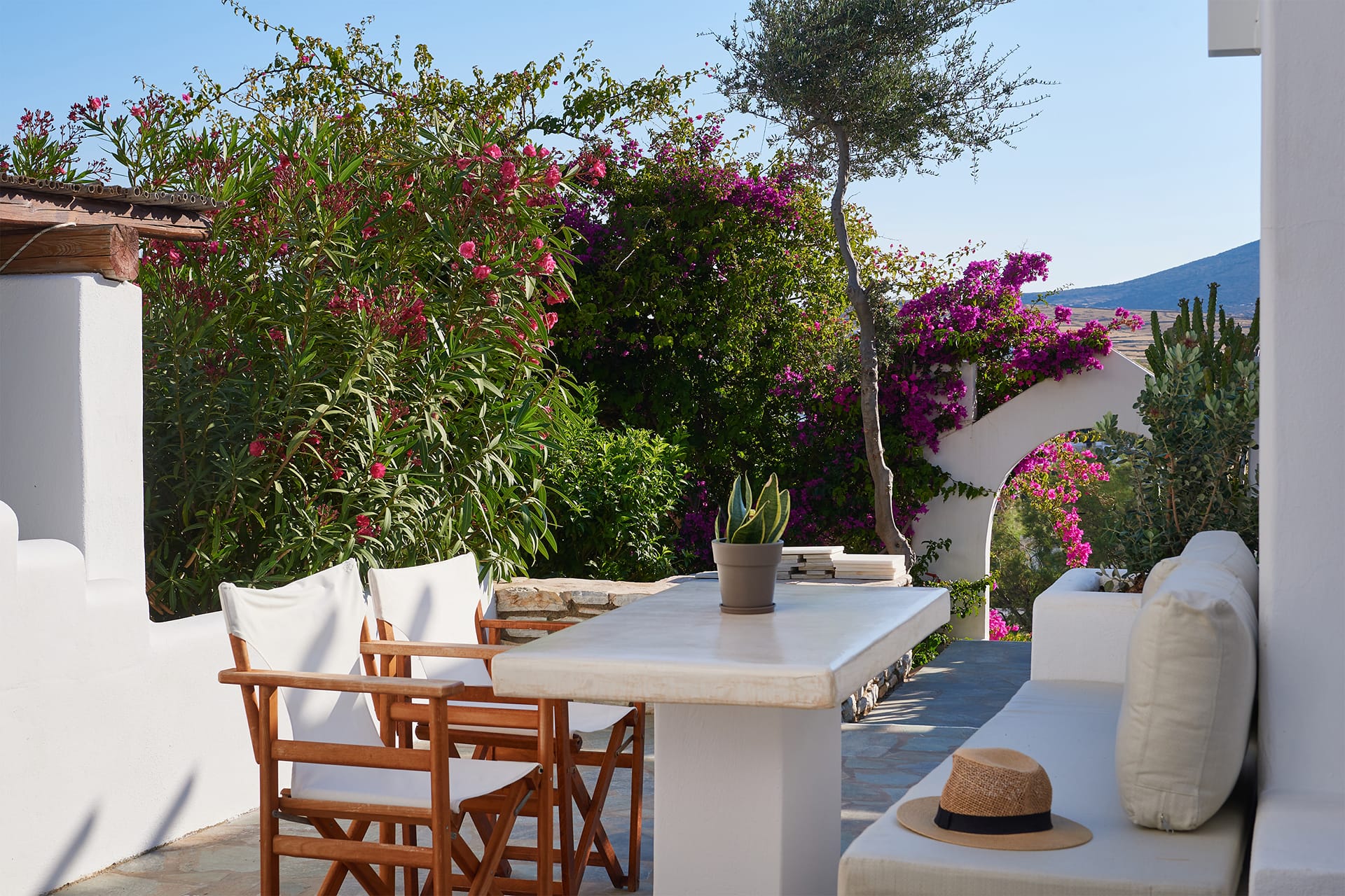 Artemis | 1 Bedroom Apartment with mountain View and Patio