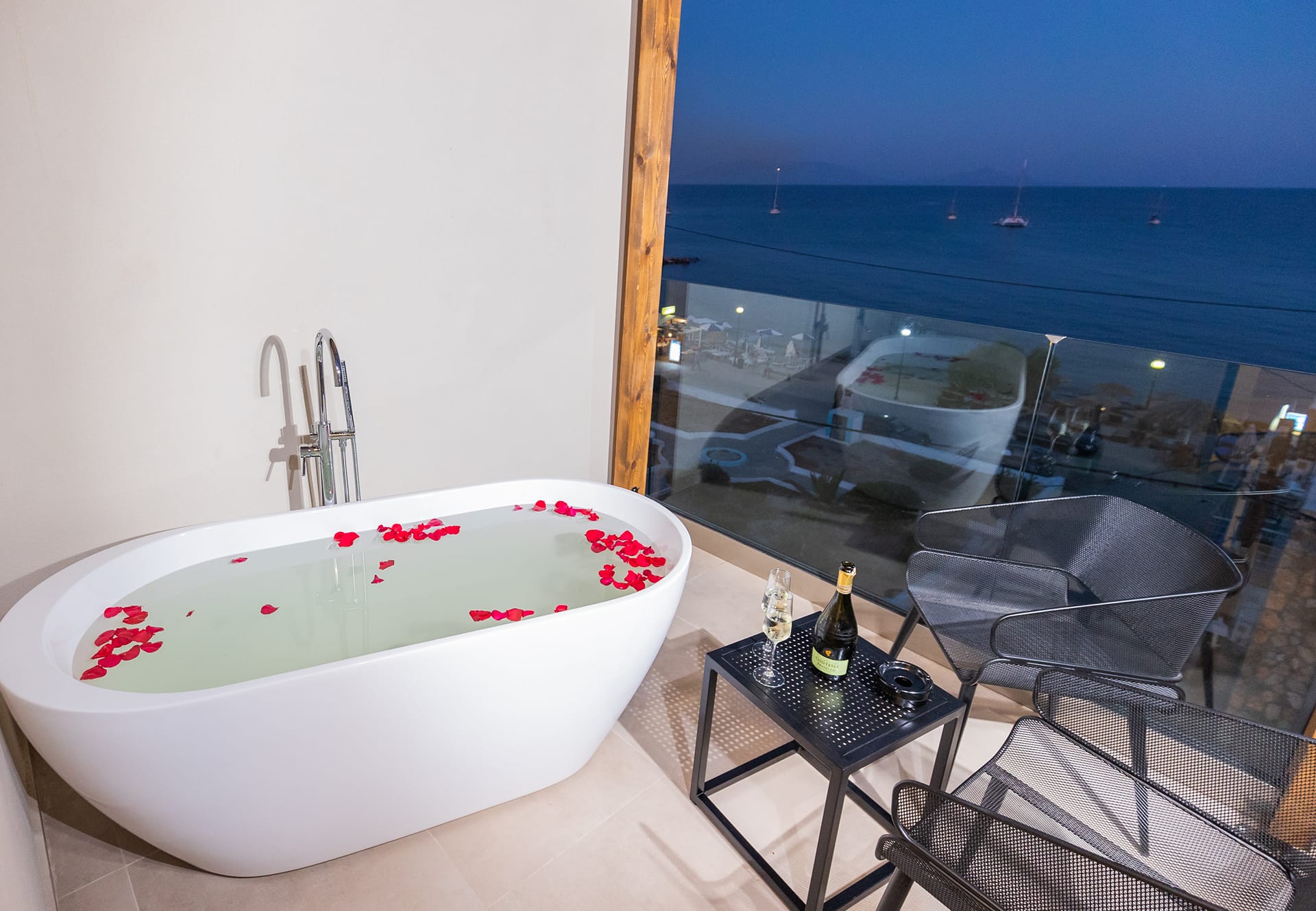 Deluxe Double Sea View with Outdoor Bathtube