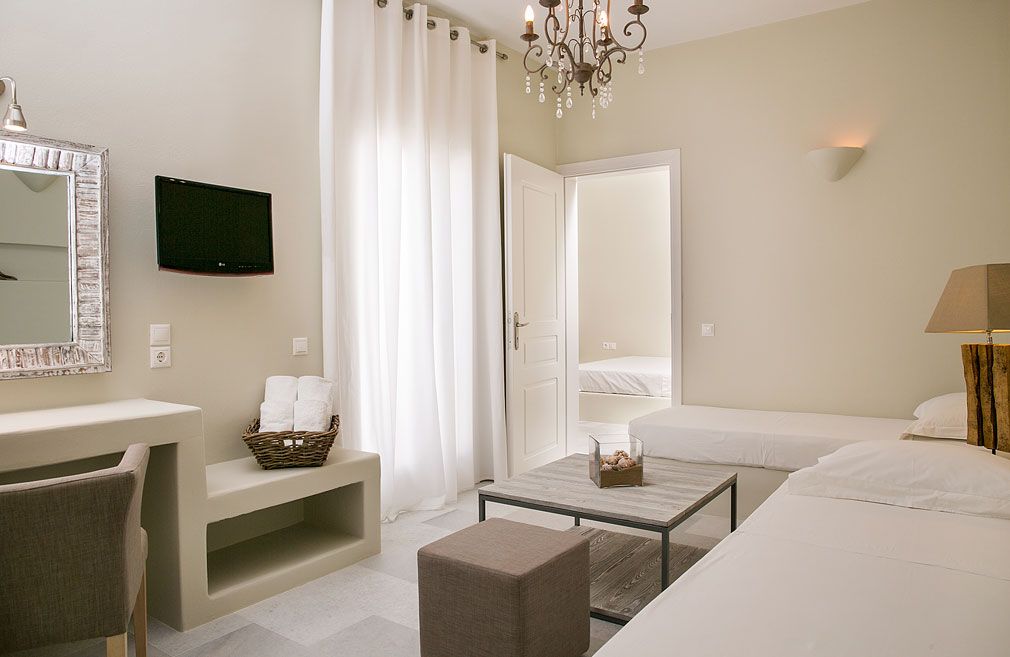 Standard Family Suite Interior Jacuzzi