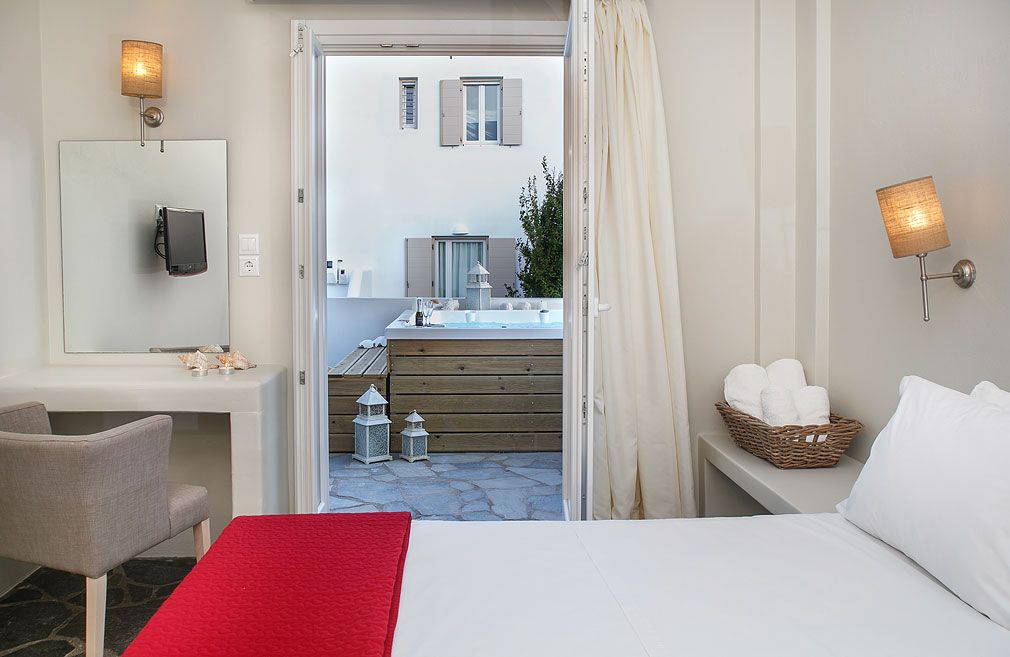 Standard Family Suite Exterior Jacuzzi