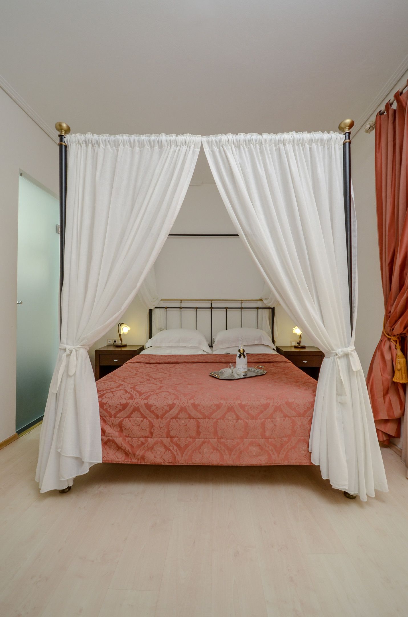Honeymoon Suite