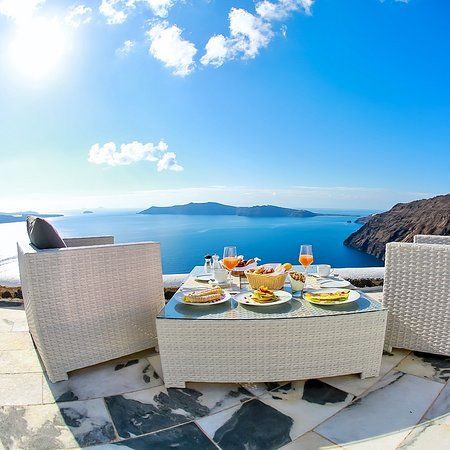 Master Villa with outdoor Jacuzzi & Caldera view