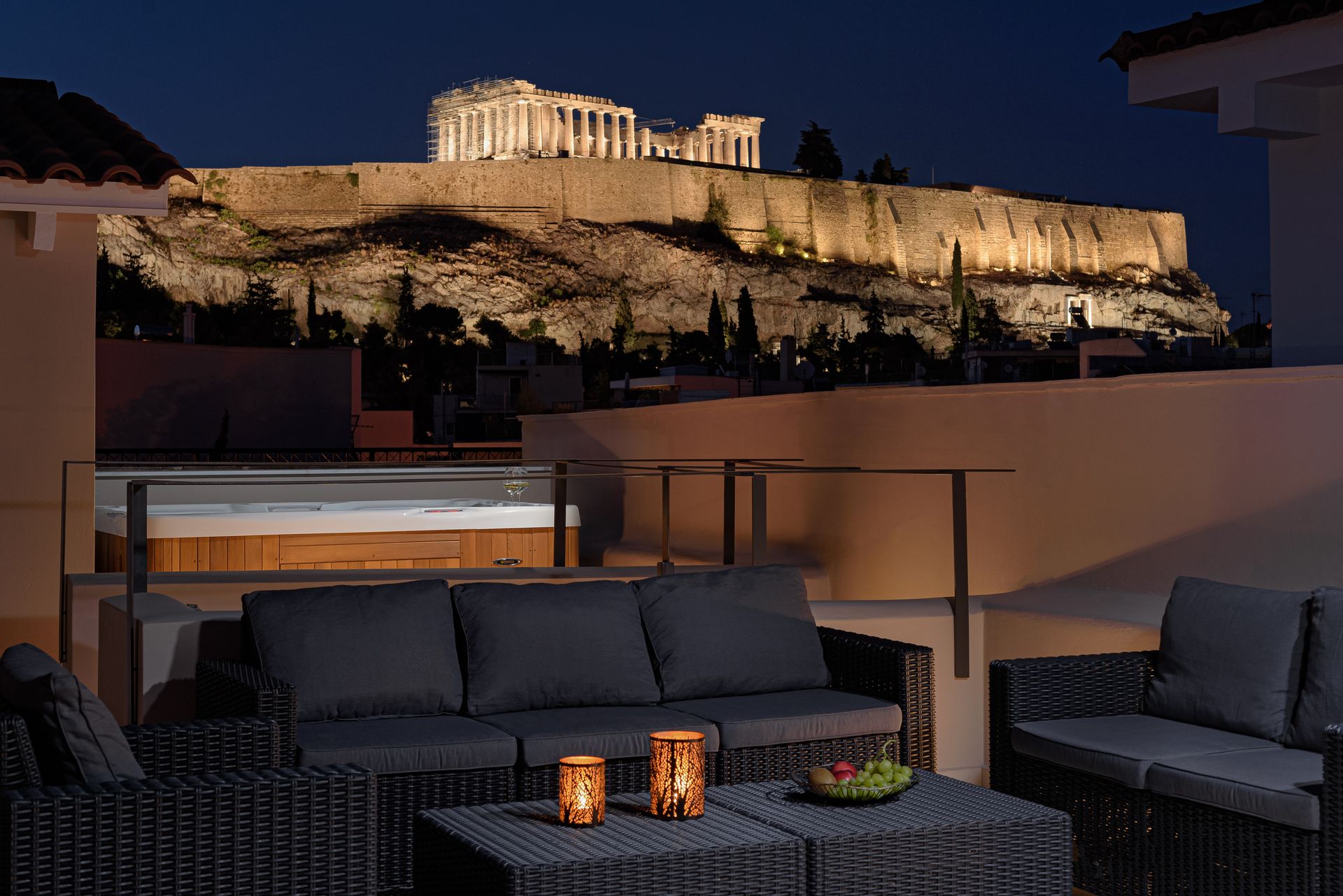 The Residence – Six Bedroom house with Rooftop Hot Tub