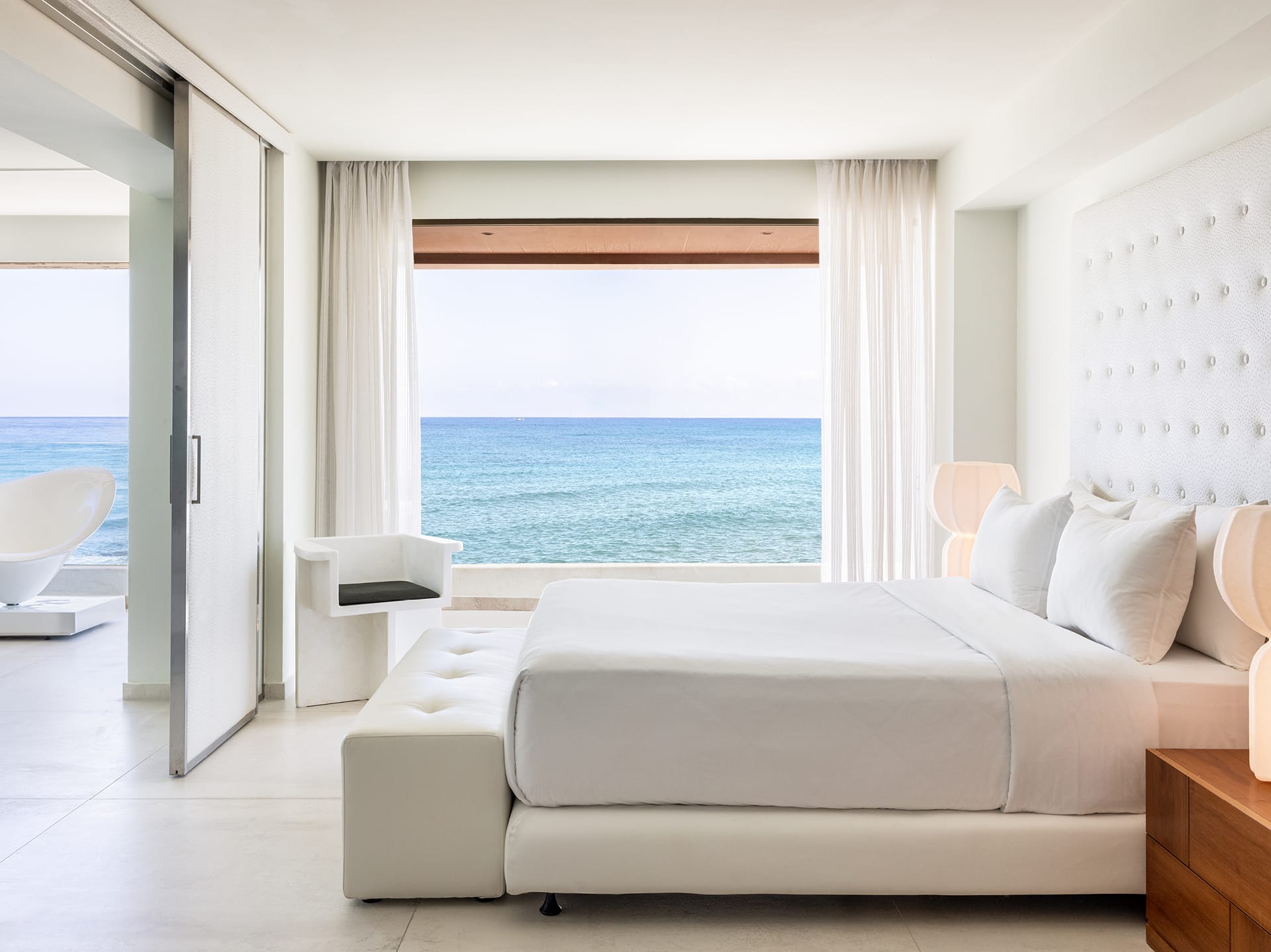 Amirandes 2 Bedroom White Suite