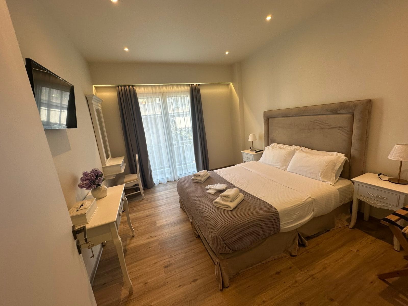 Acropolis Divine Apartments