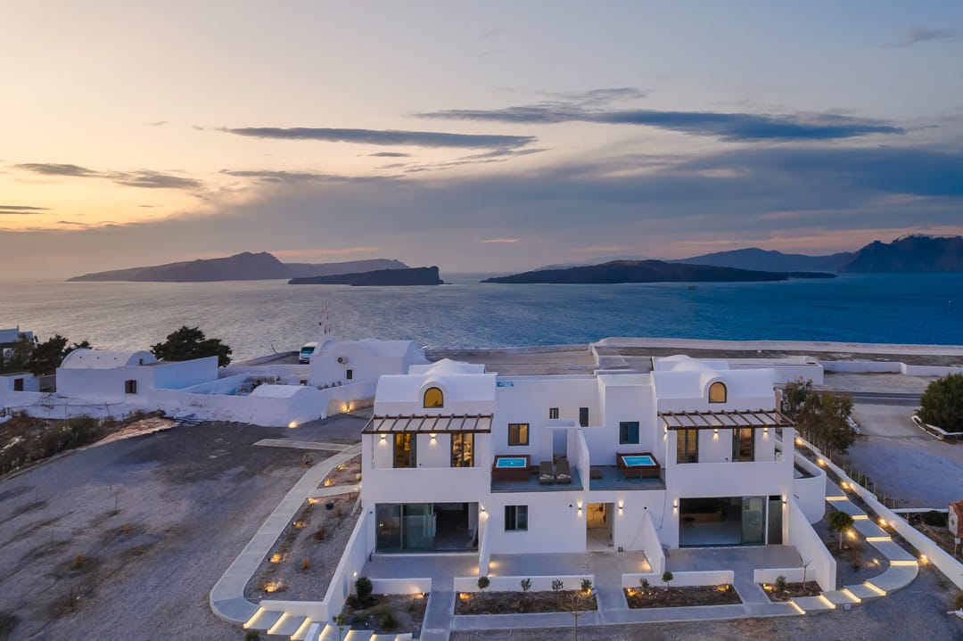 Acro Caldo Suites