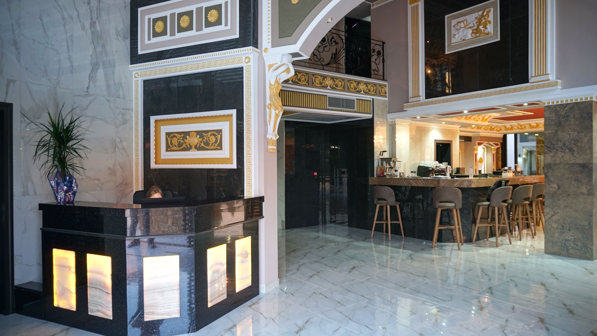Agnes Deluxe Hotel