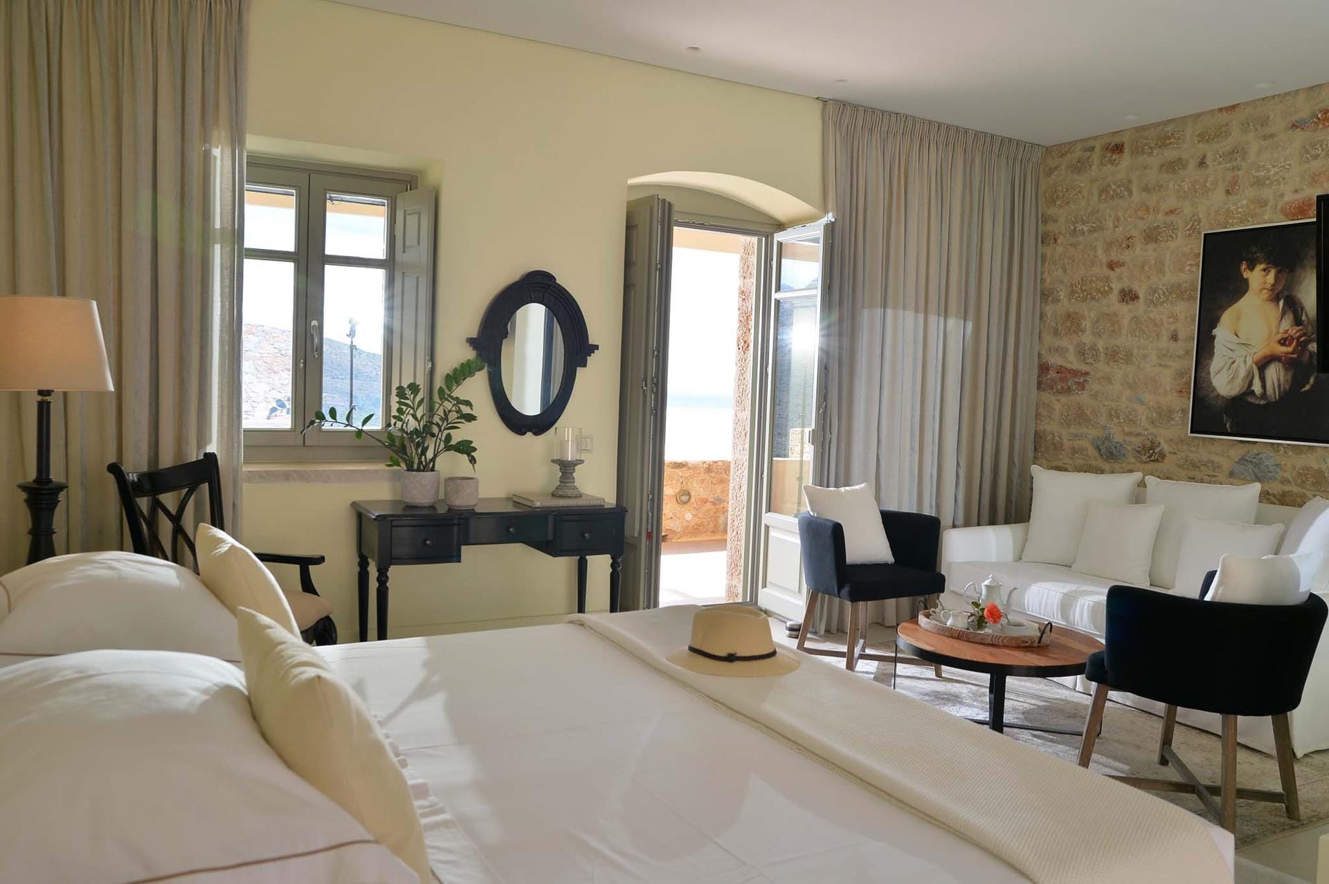 Akrolithi Boutique Hotel
