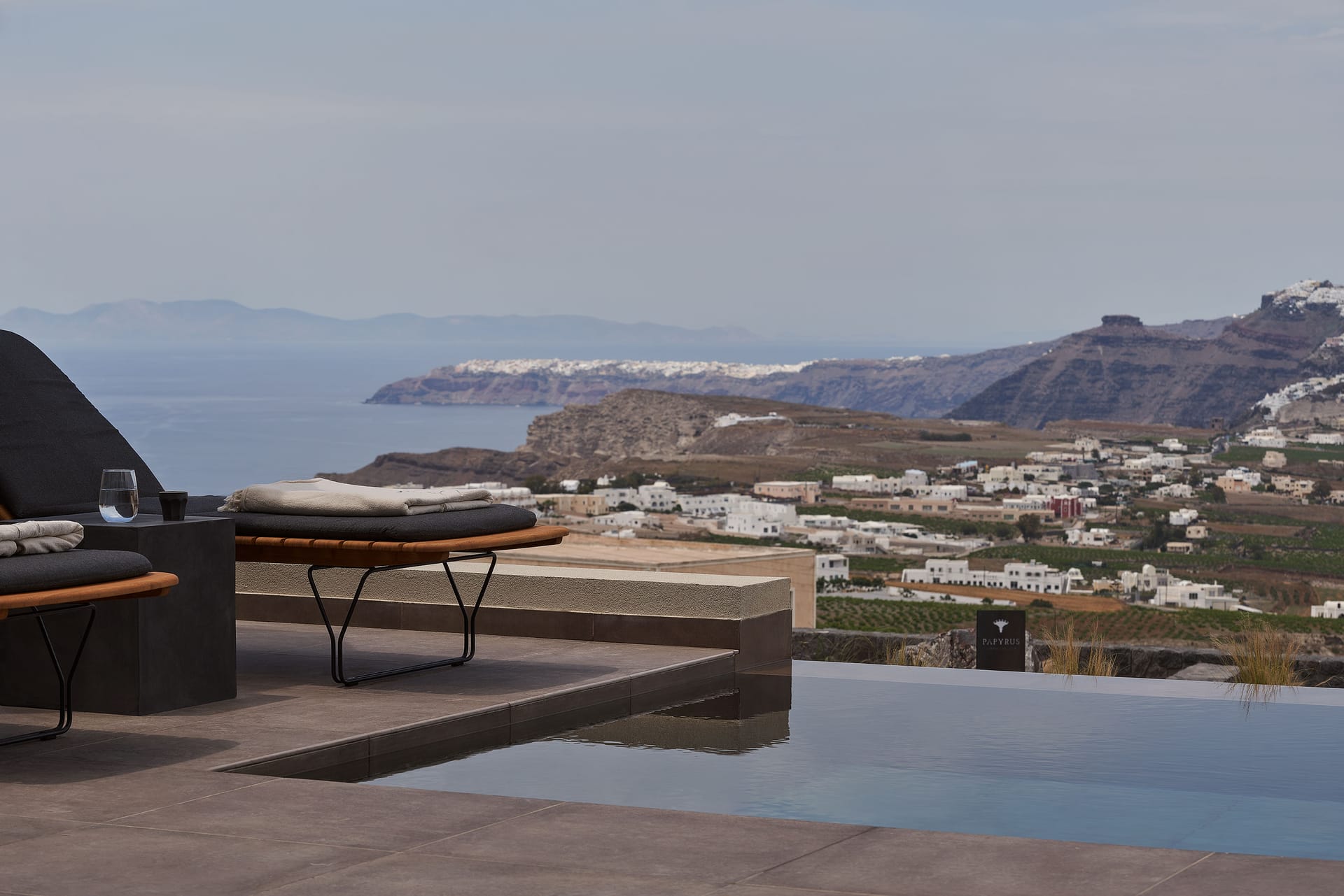 Apikia Santorini