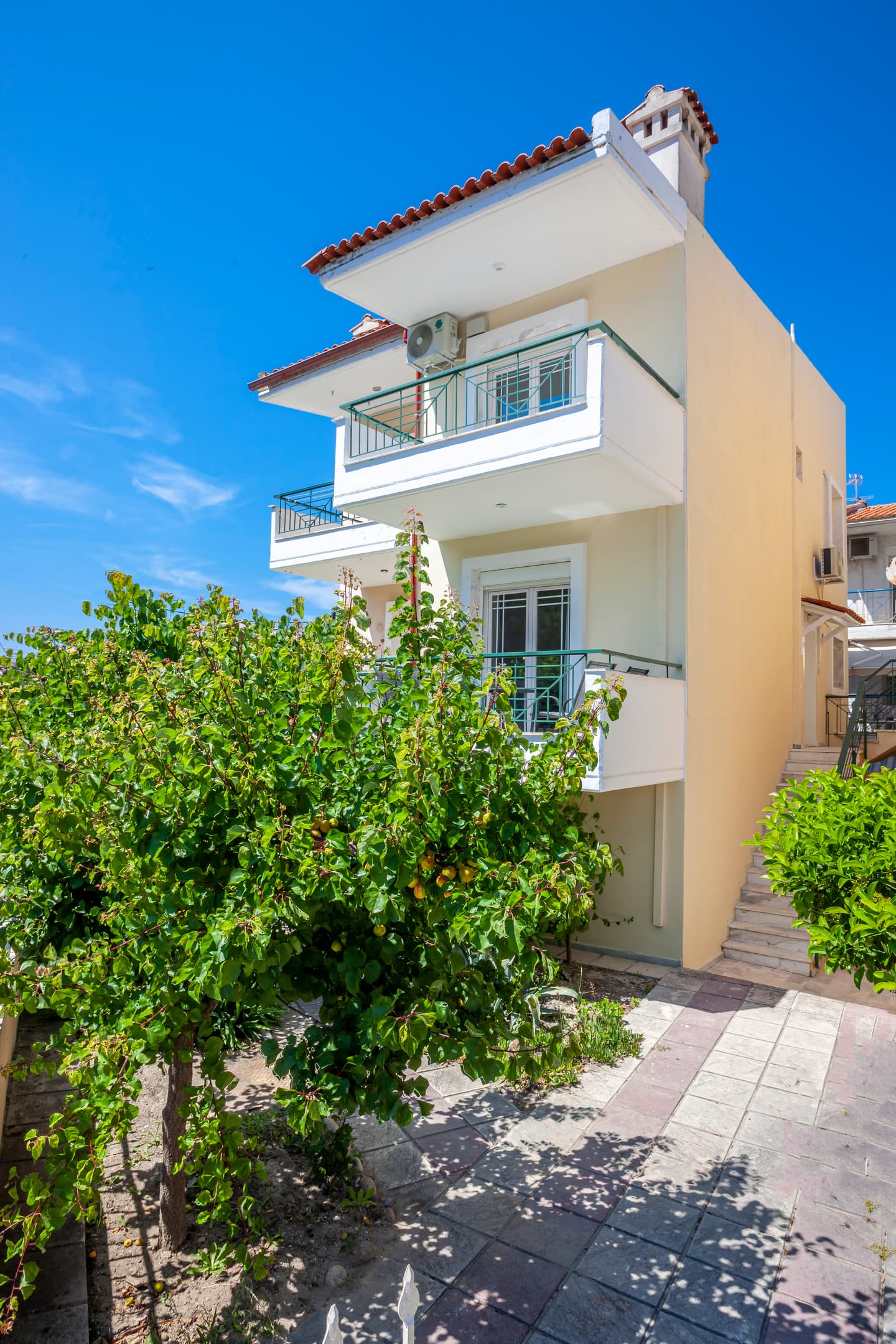 Aris Luxury