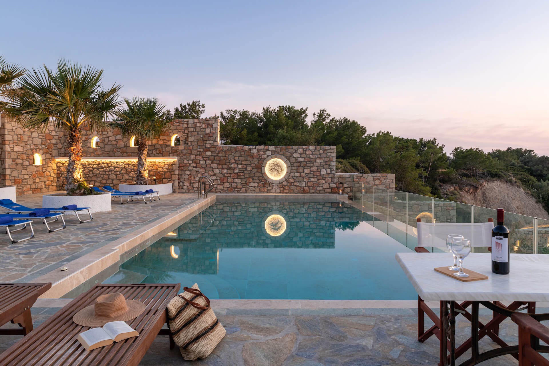 Arte Pefki Beachfront Suites