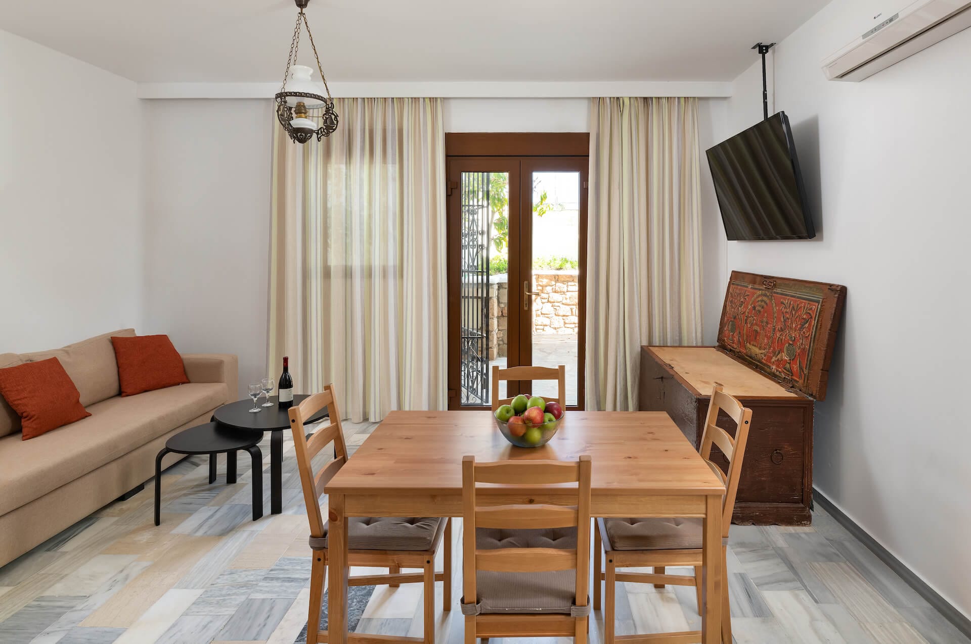 Arte Pefki Beachfront Suites