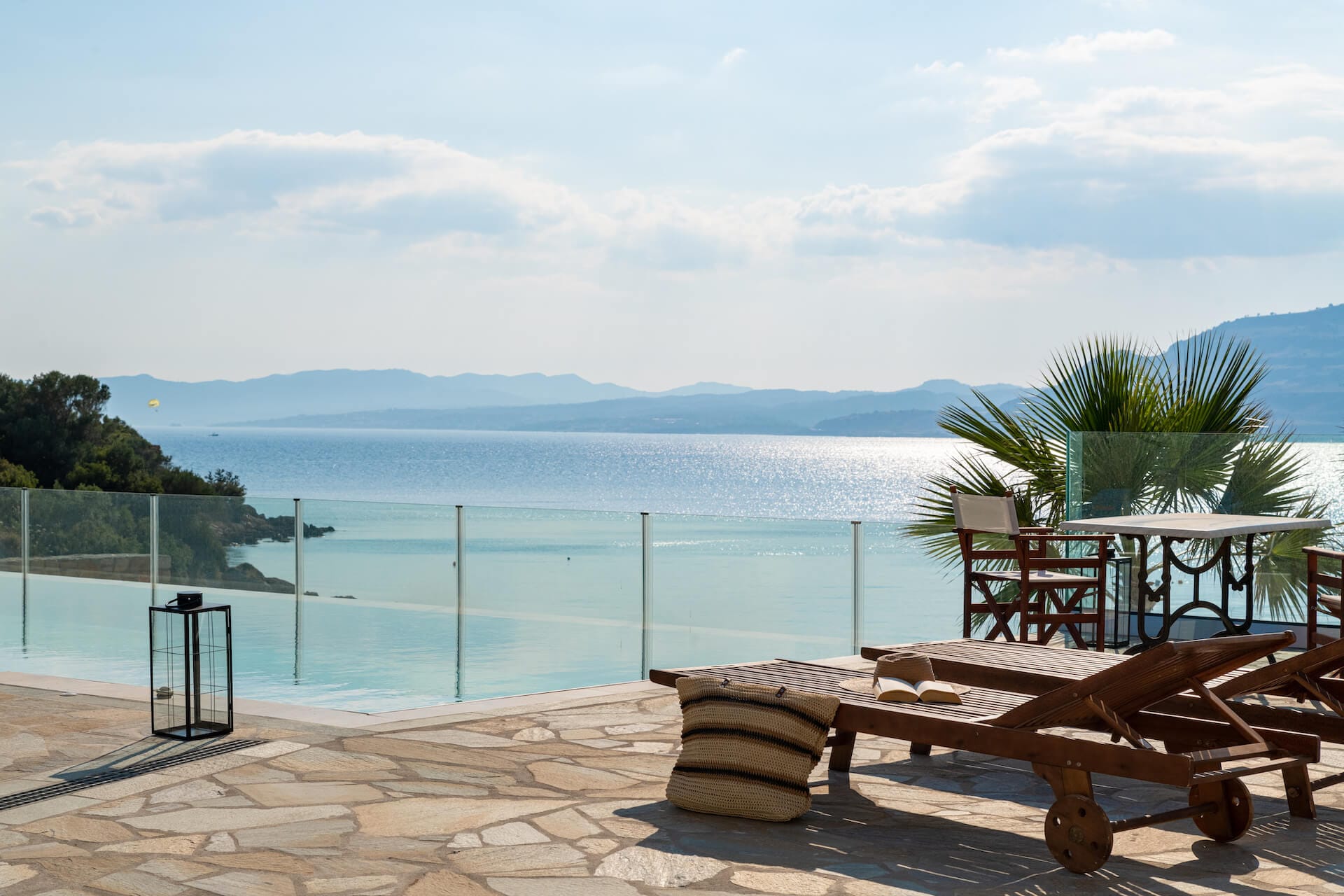 Arte Pefki Beachfront Suites
