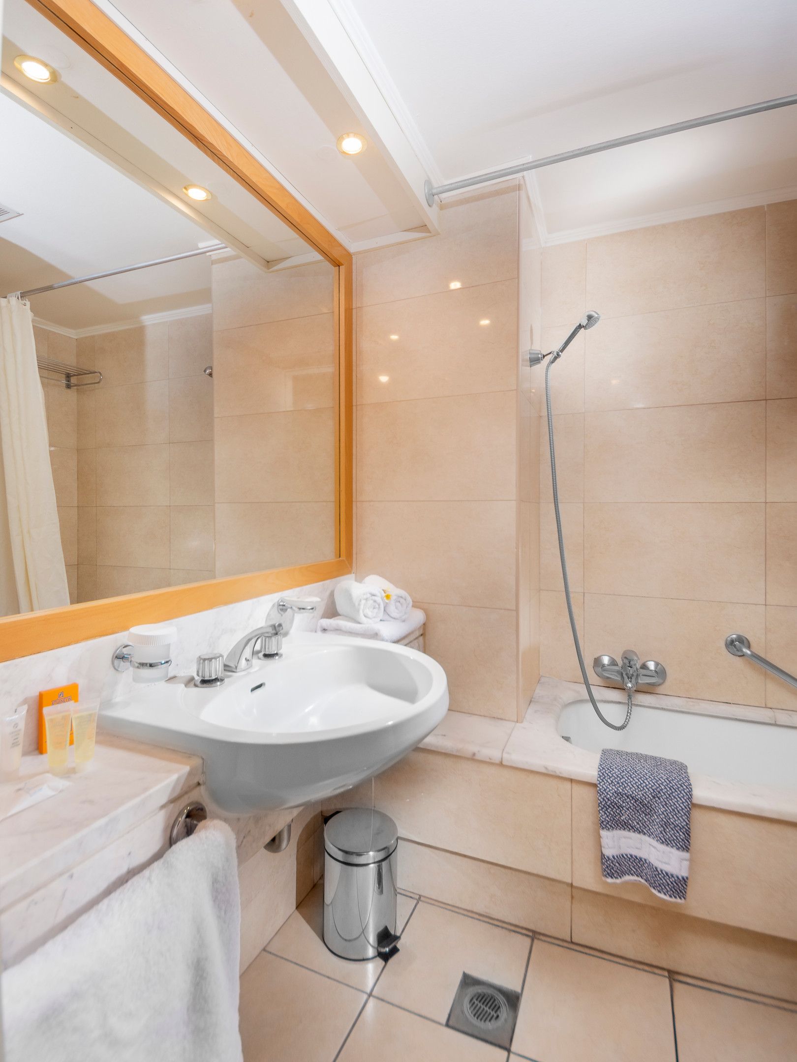 Athineon Hotel