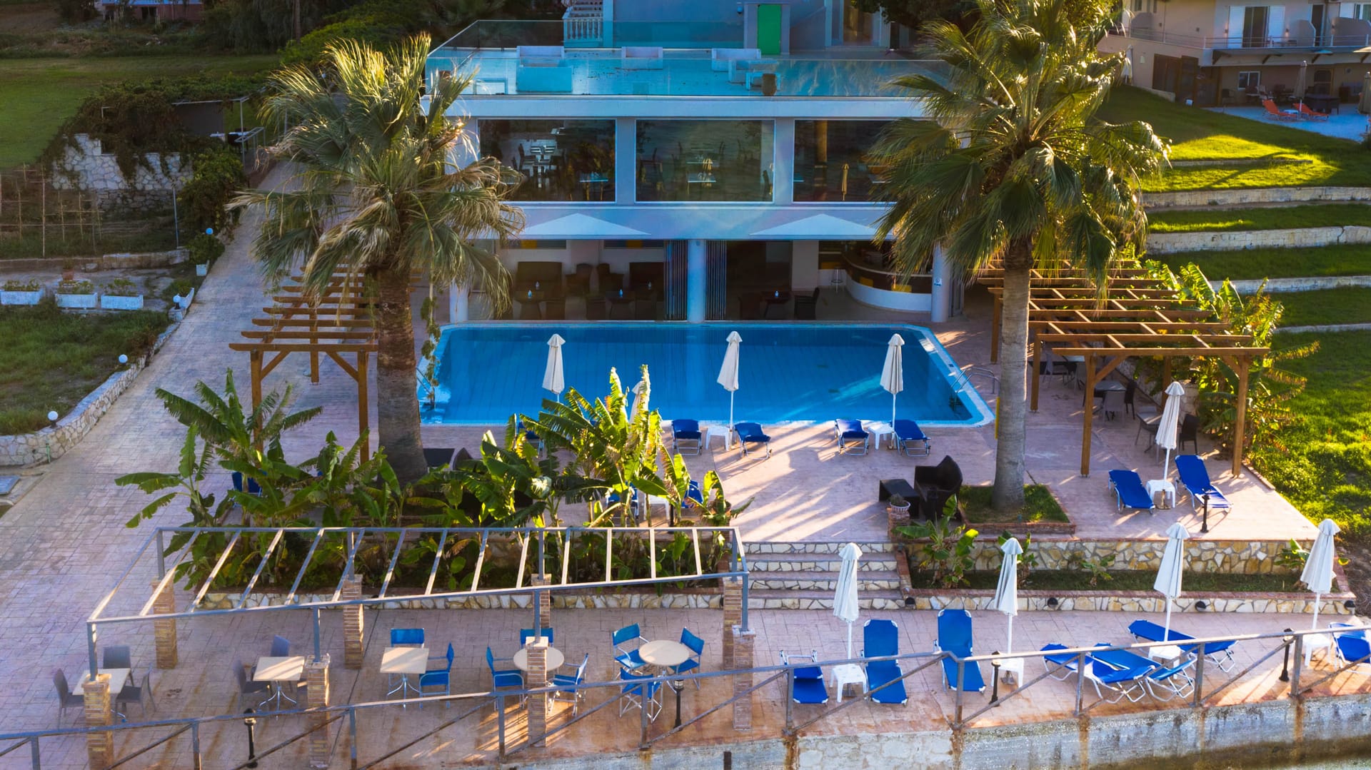 Belussi Beach Hotel & Suites