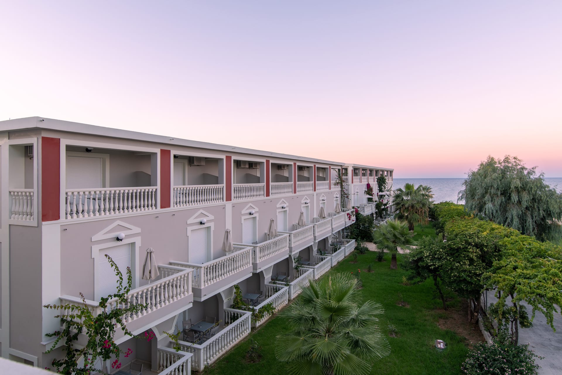 Belussi Beach Hotel & Suites