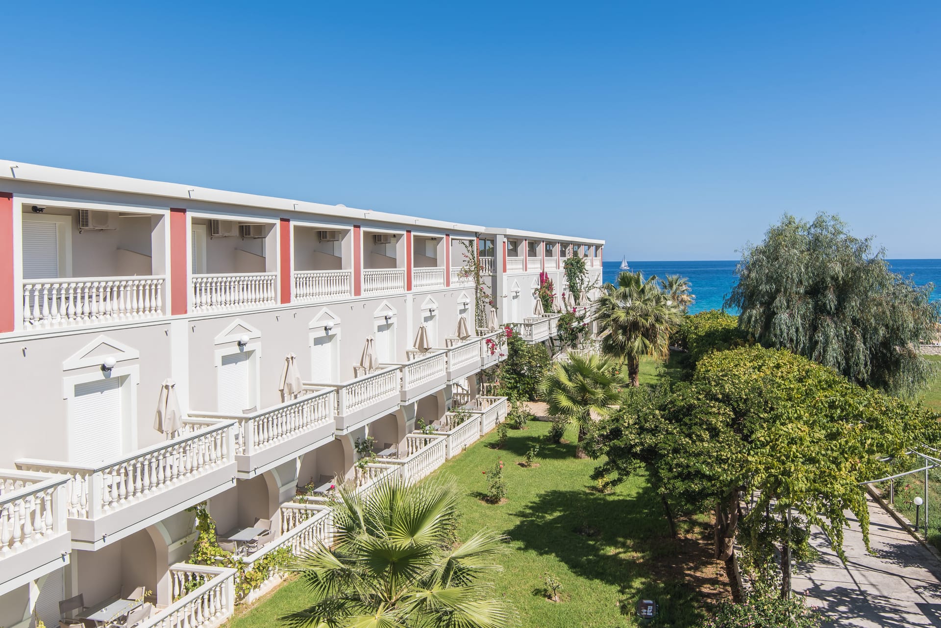 Belussi Beach Hotel & Suites