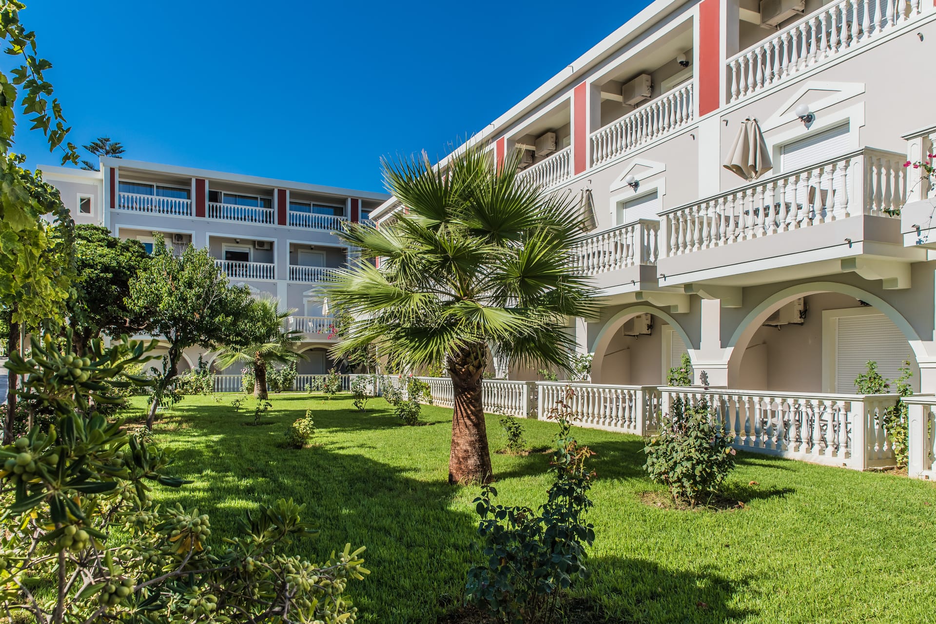 Belussi Beach Hotel & Suites
